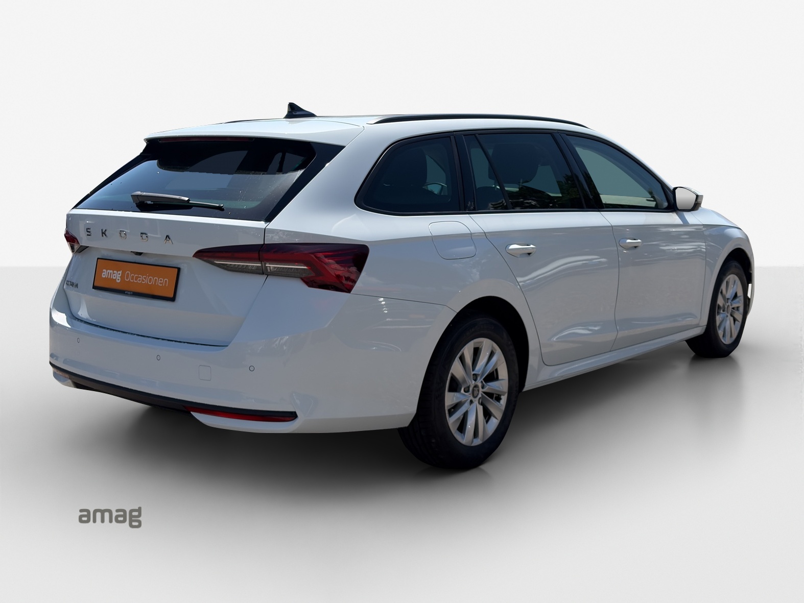 SKODA Octavia Combi 1.5 TSI mHEV DSG Dynamic-image-4
