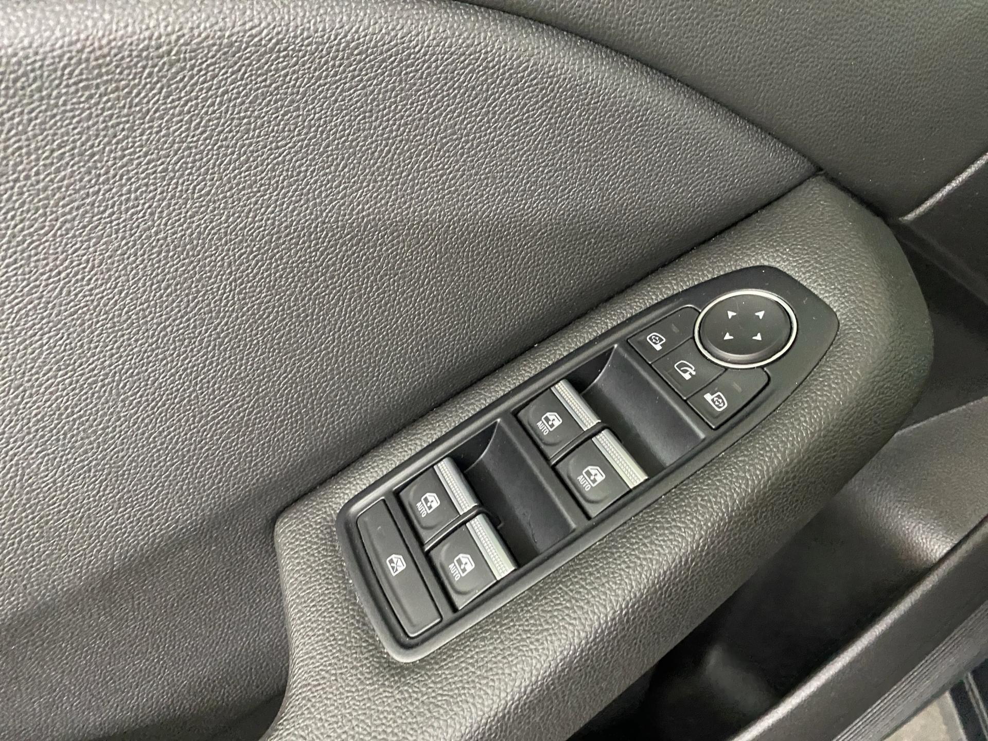 RENAULT Clio 1.6 E-Tech Edition One-image-19