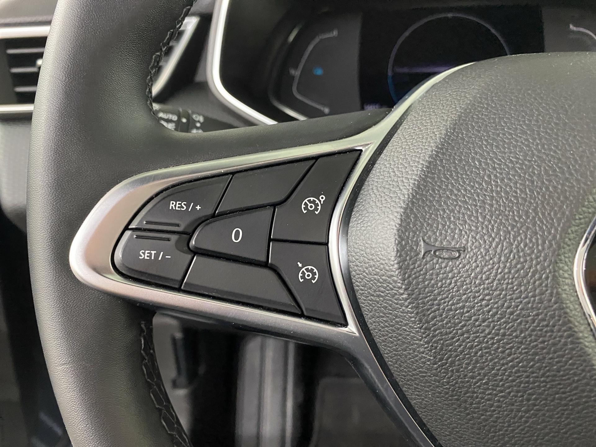 RENAULT Clio 1.6 E-Tech Edition One-image-17