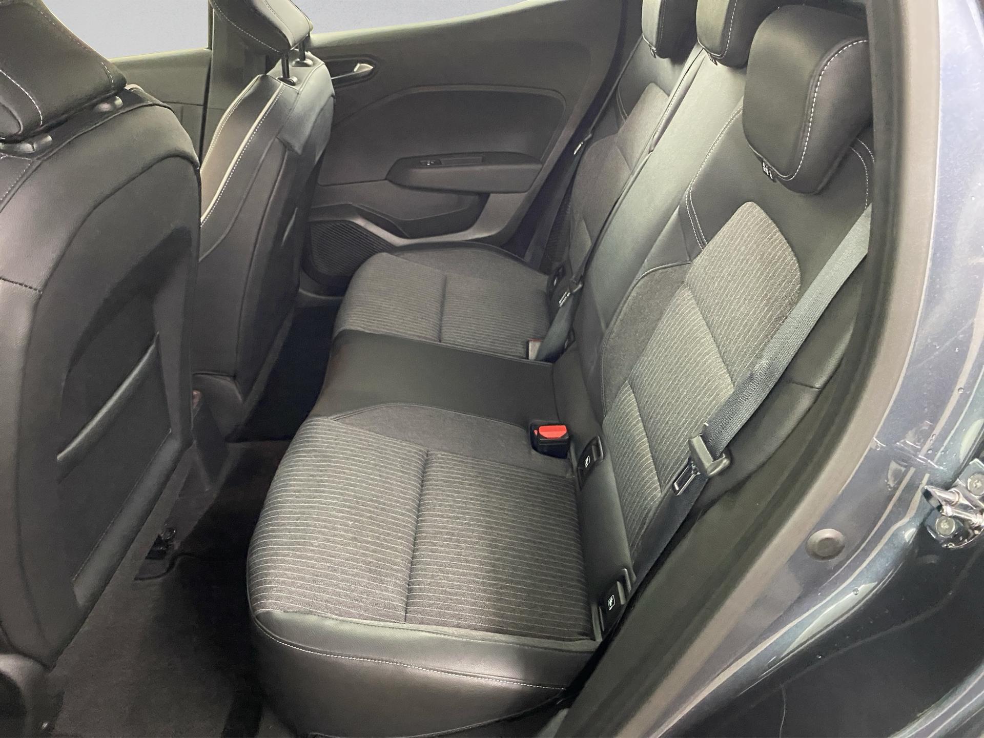 RENAULT Clio 1.6 E-Tech Edition One-image-21