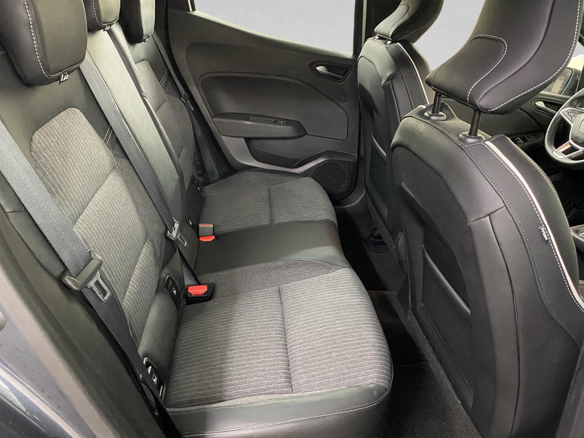 RENAULT Clio 1.6 E-Tech Edition One-image-22