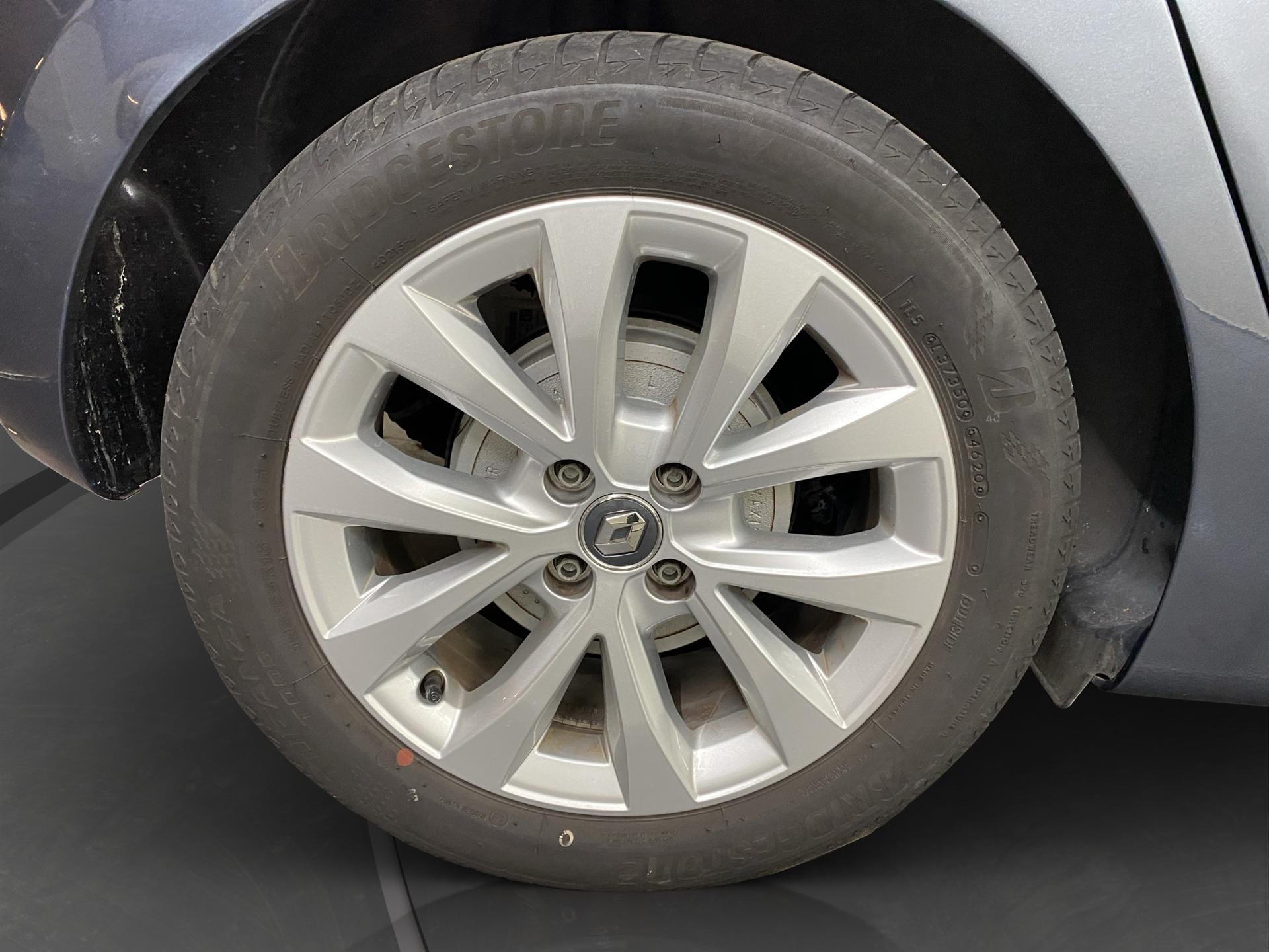 RENAULT Clio 1.6 E-Tech Edition One-image-24