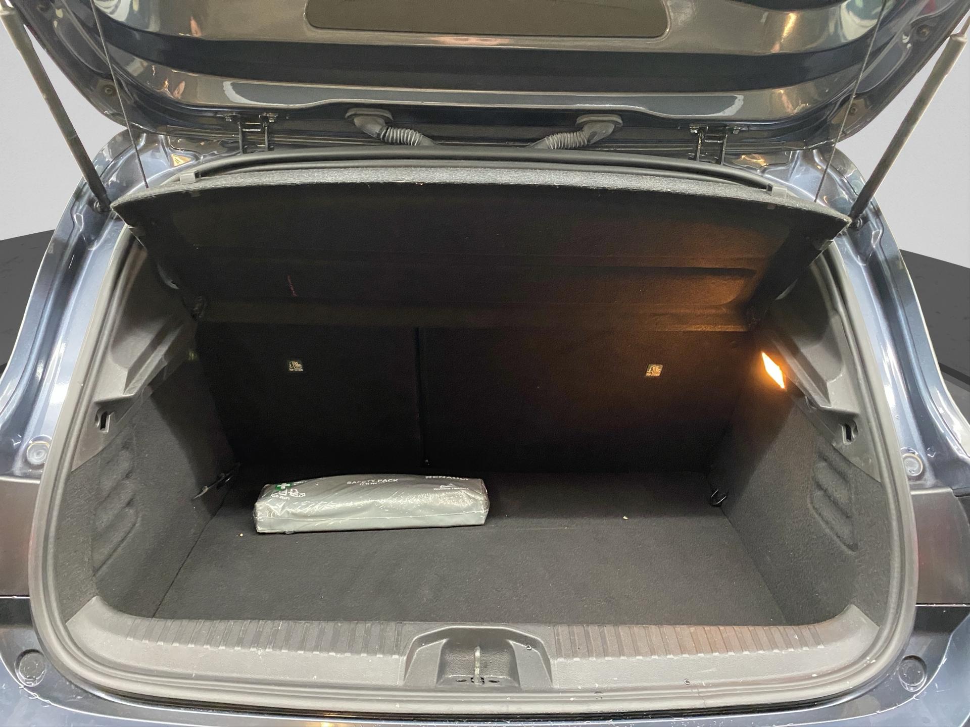RENAULT Clio 1.6 E-Tech Edition One-image-23