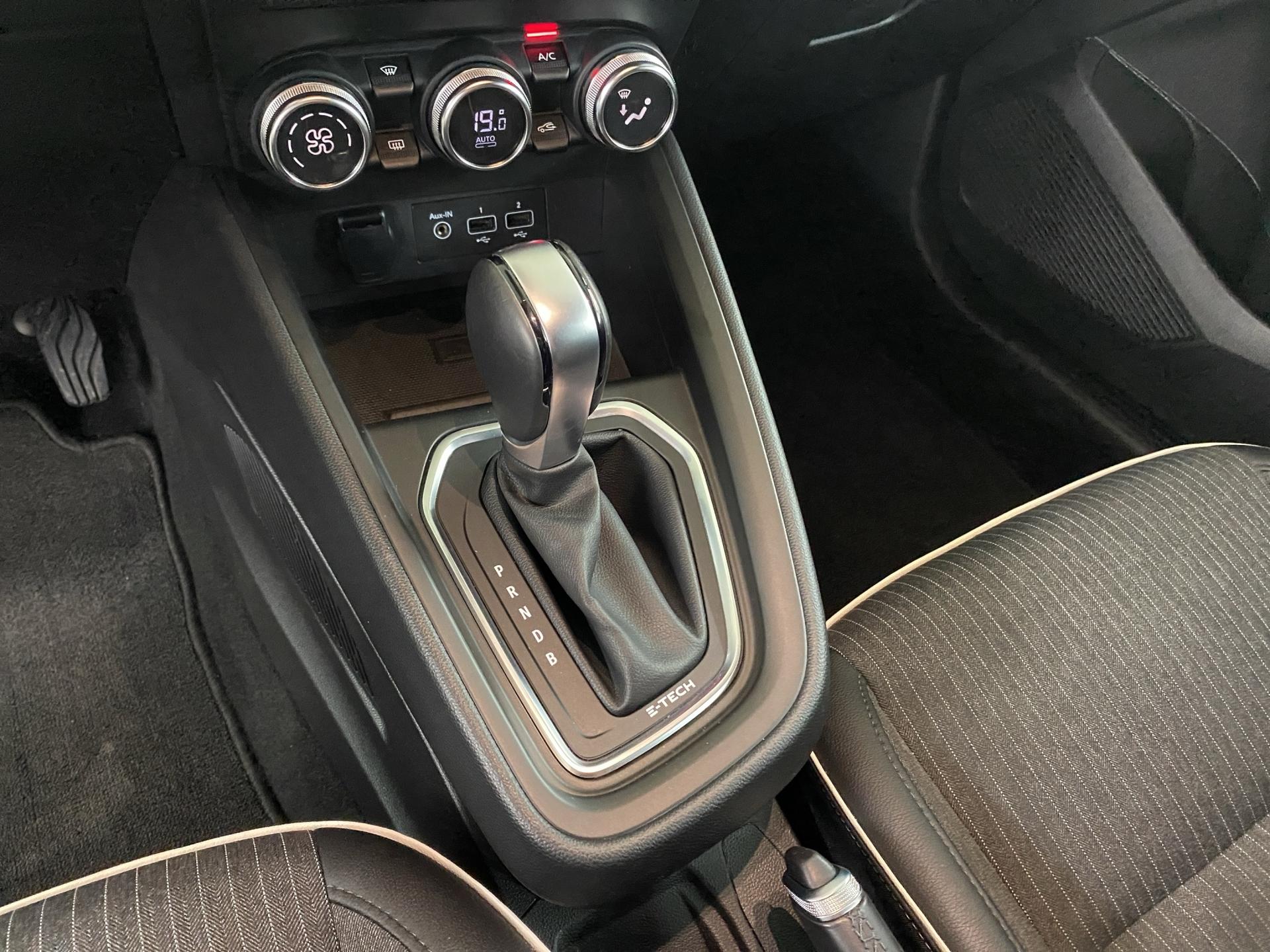 RENAULT Clio 1.6 E-Tech Edition One-image-12