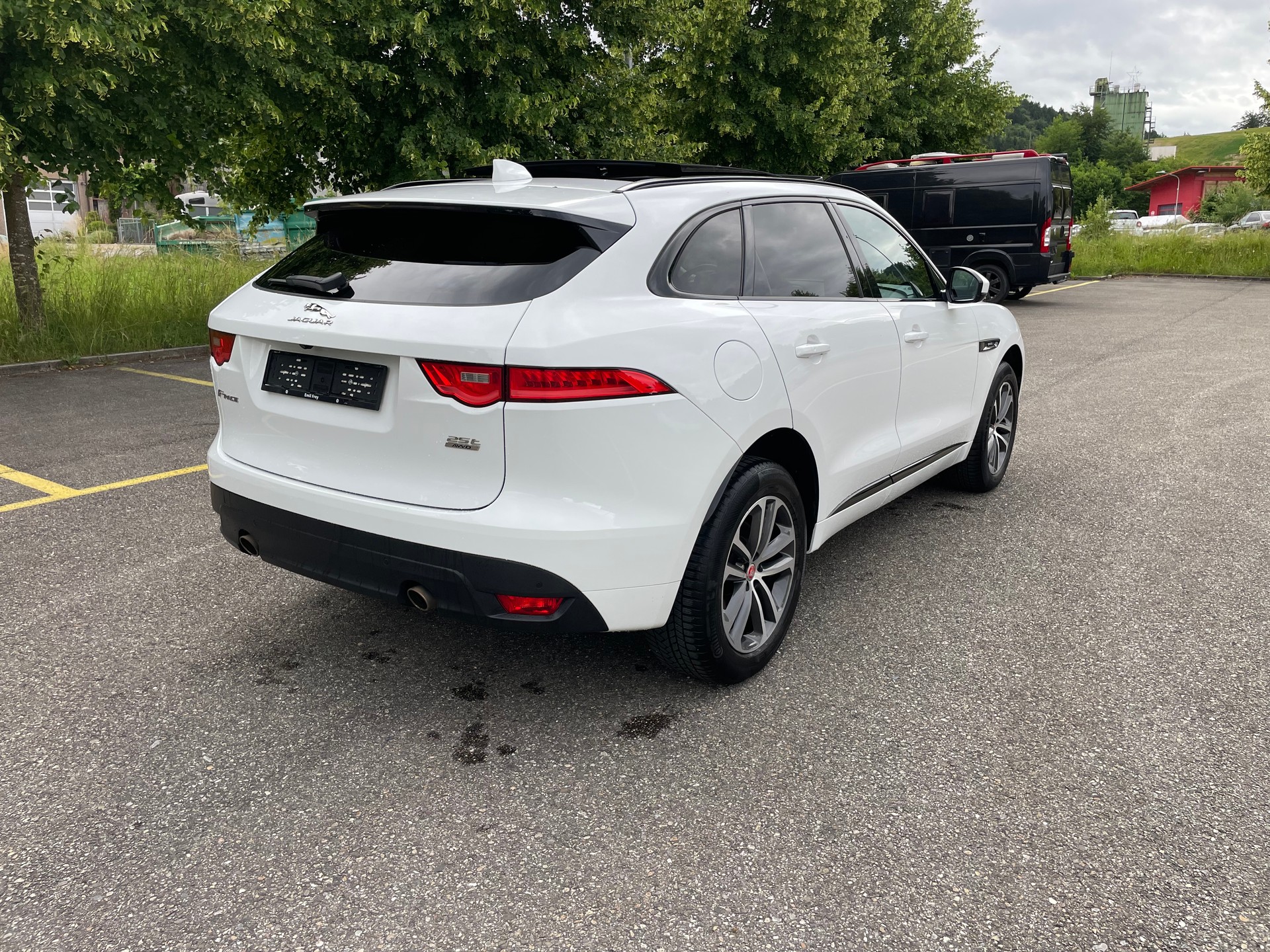 JAGUAR F-Pace 25t 2.0 R-Sport AWD Automatik-image-6