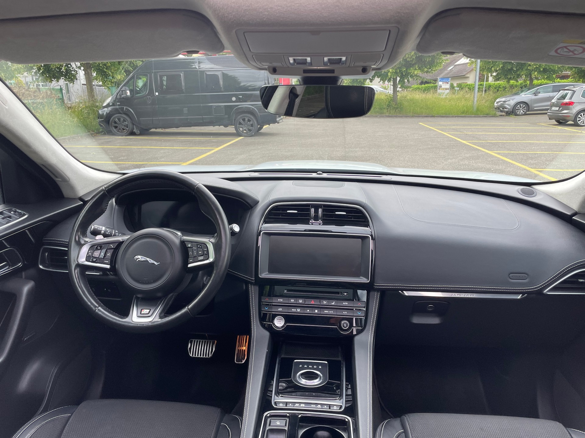 JAGUAR F-Pace 25t 2.0 R-Sport AWD Automatik-image-8