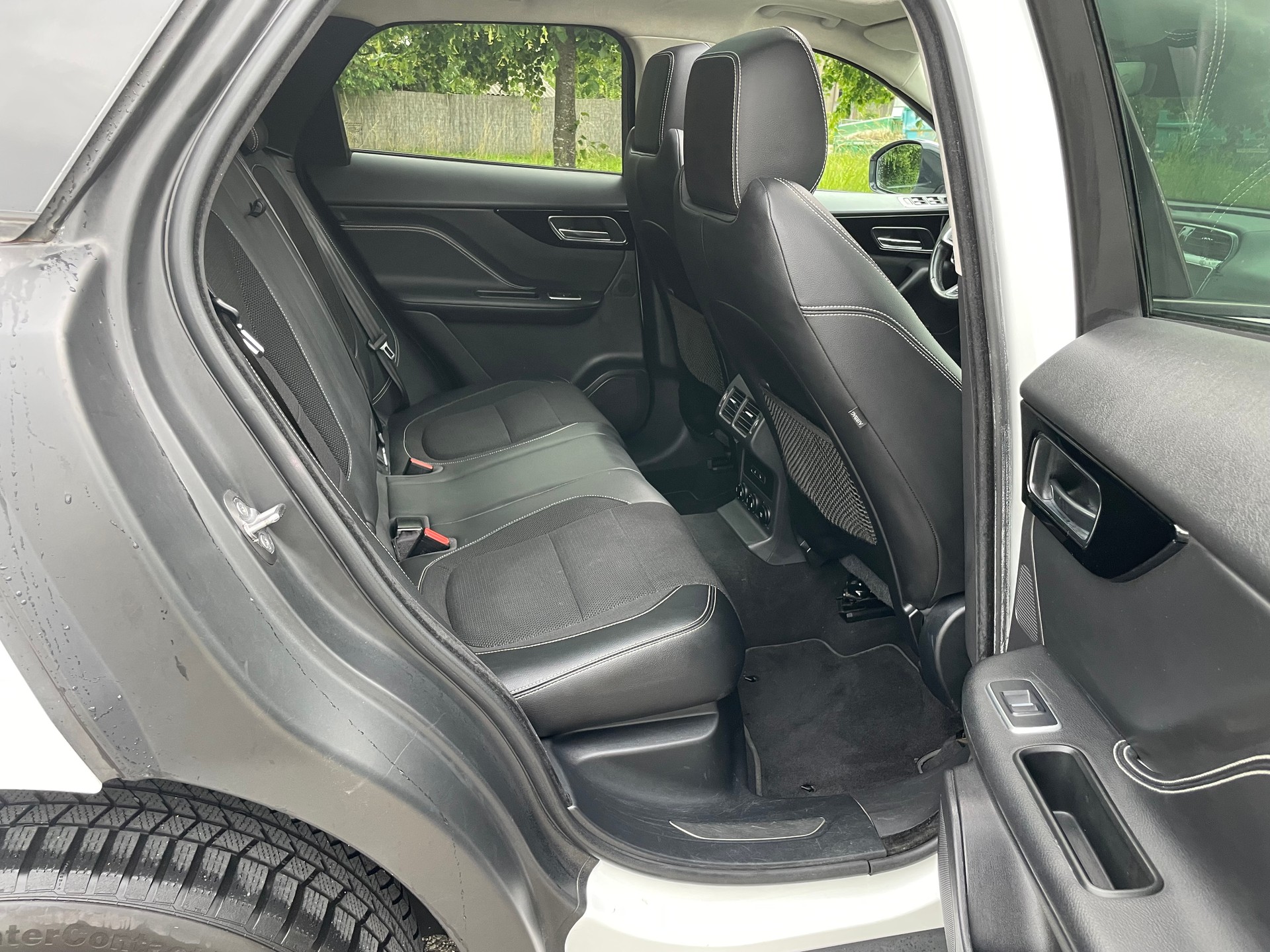 JAGUAR F-Pace 25t 2.0 R-Sport AWD Automatik-image-14