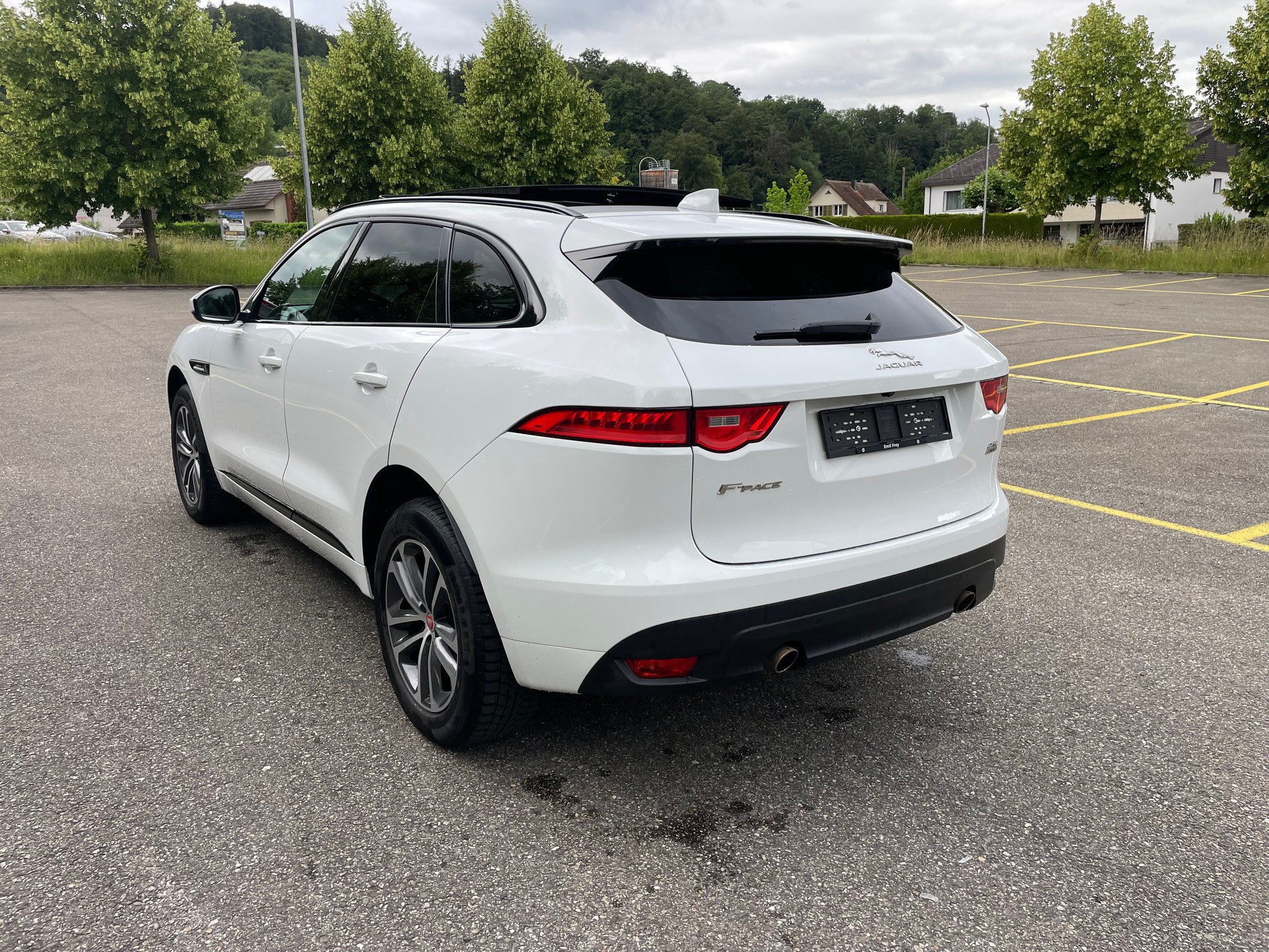 JAGUAR F-Pace 25t 2.0 R-Sport AWD Automatik-image-4