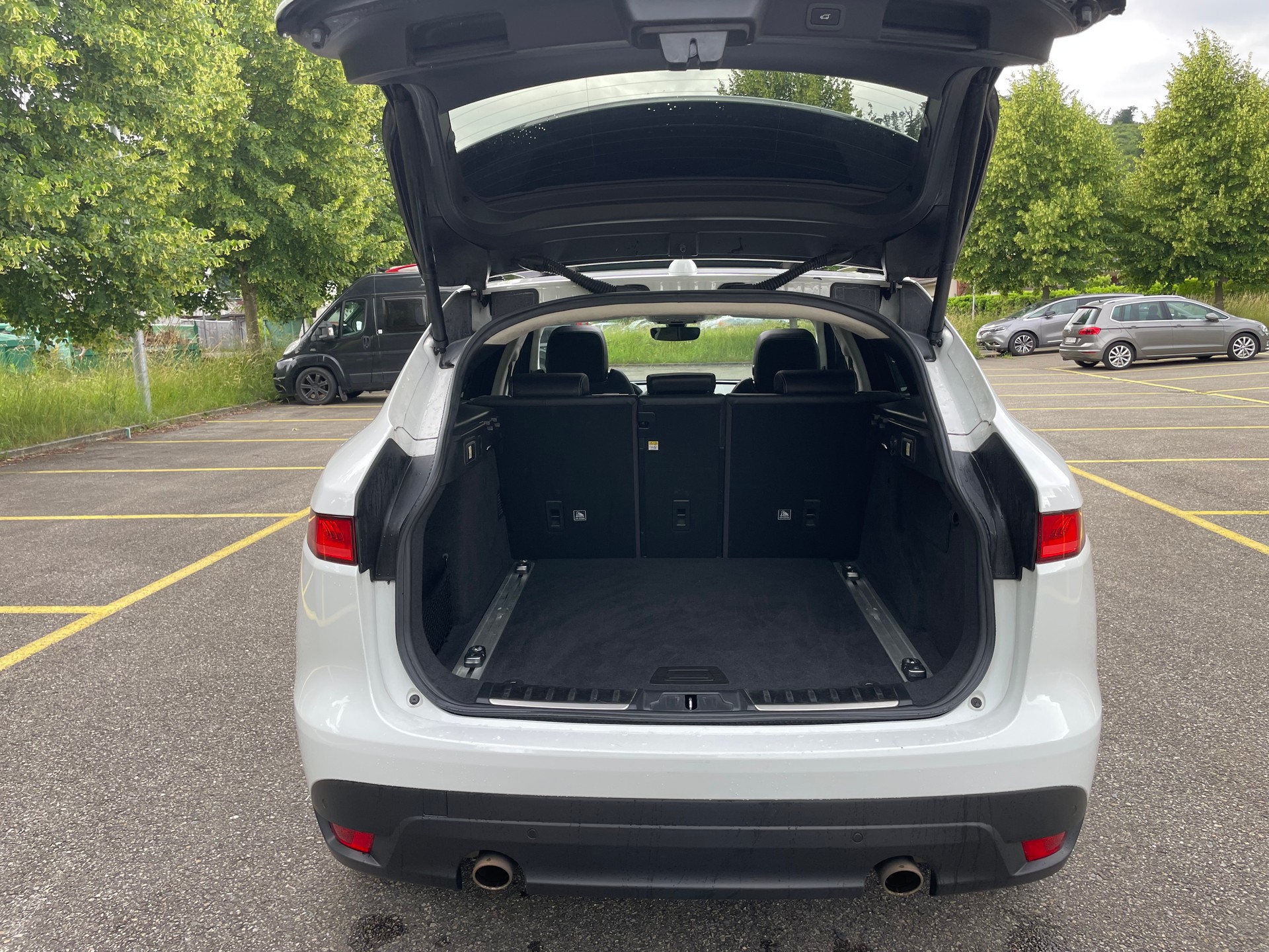 JAGUAR F-Pace 25t 2.0 R-Sport AWD Automatik-image-15