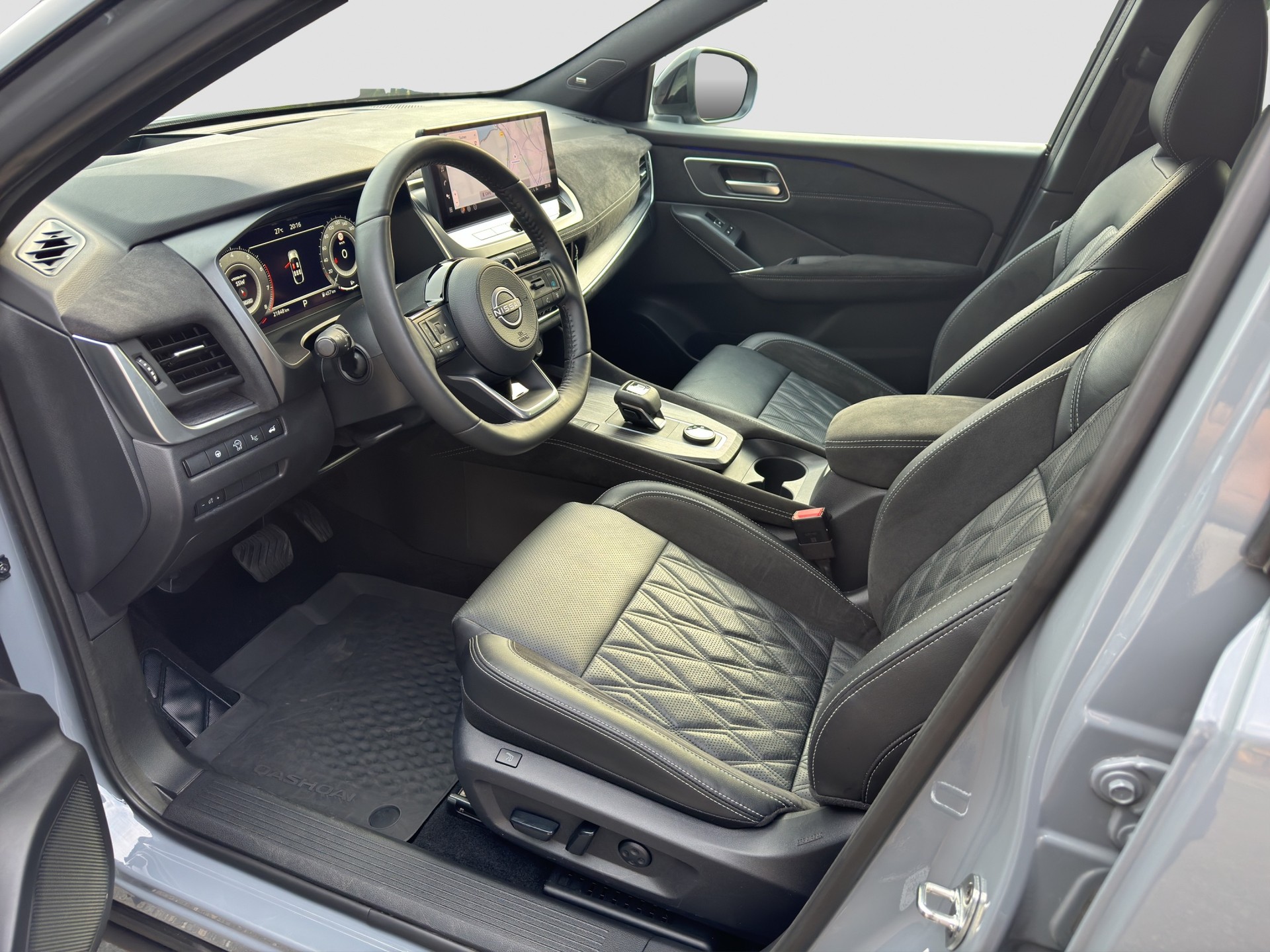 NISSAN Qashqai 1.3 DIG-T MHEV Tekna+ Xtronic 4x4-image-9