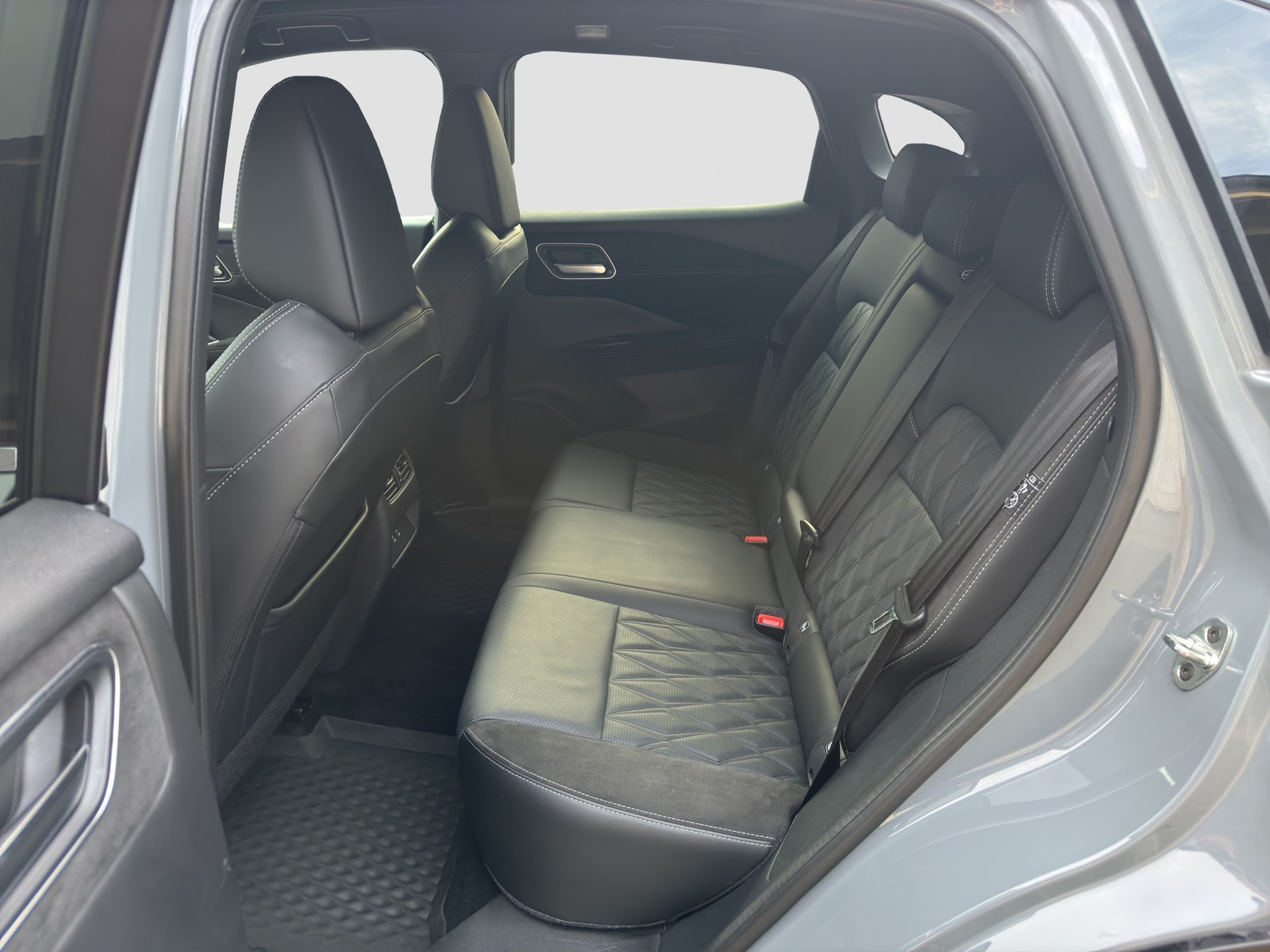 NISSAN Qashqai 1.3 DIG-T MHEV Tekna+ Xtronic 4x4-image-10