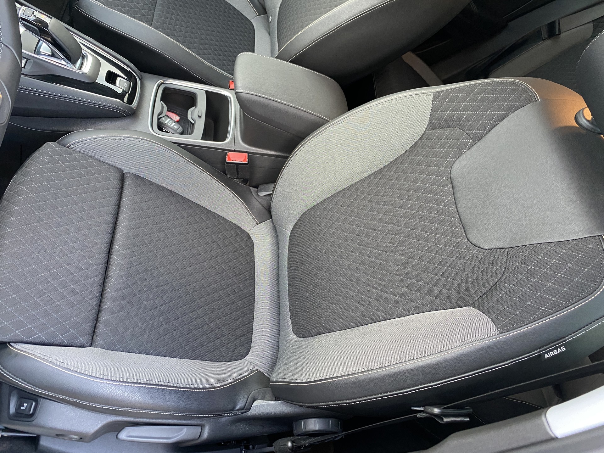 OPEL Grandland X 1.6 Hybrid4 Excellence Automatik-image-7