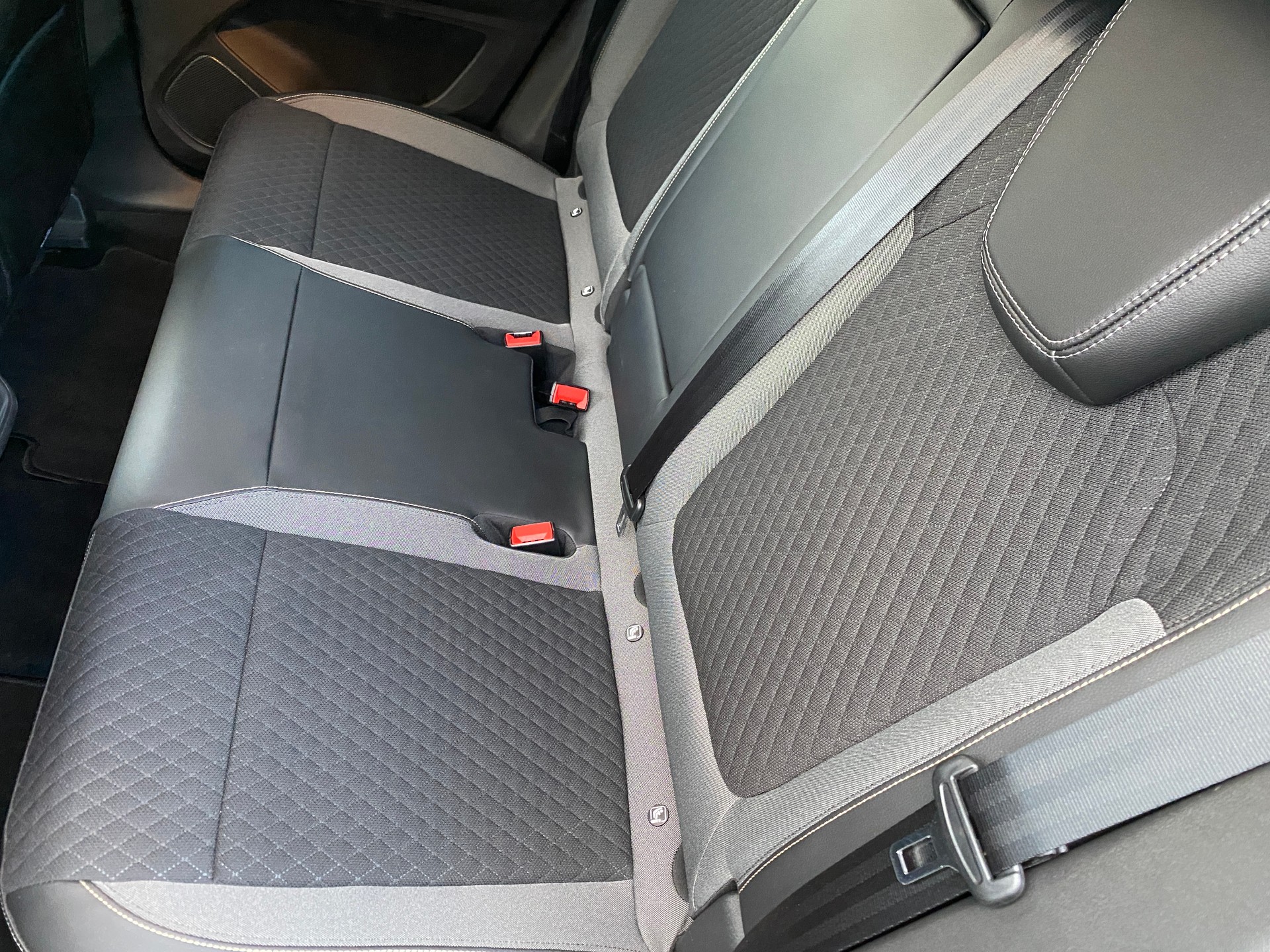 OPEL Grandland X 1.6 Hybrid4 Excellence Automatik-image-12