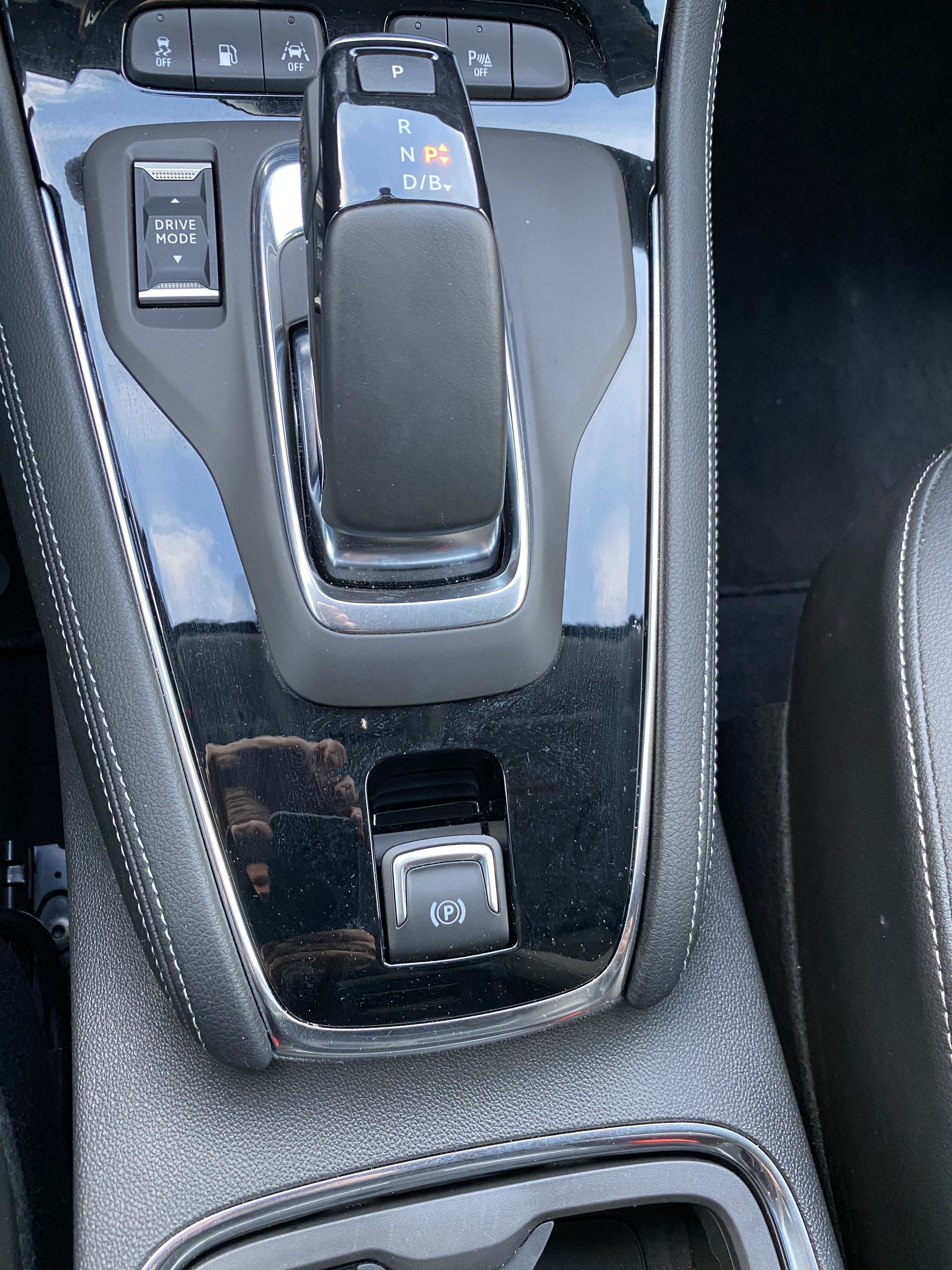 OPEL Grandland X 1.6 Hybrid4 Excellence Automatik-image-10