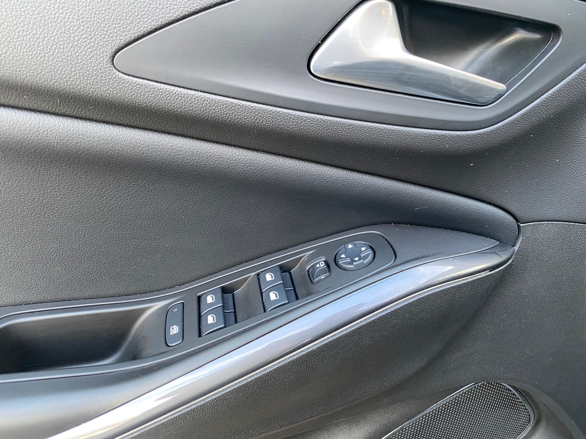 OPEL Grandland X 1.6 Hybrid4 Excellence Automatik-image-8