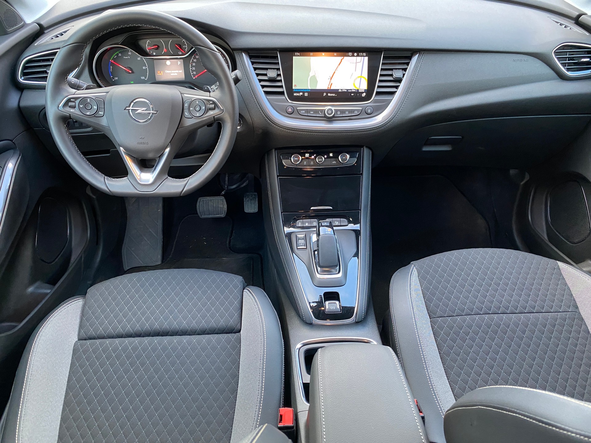OPEL Grandland X 1.6 Hybrid4 Excellence Automatik-image-13
