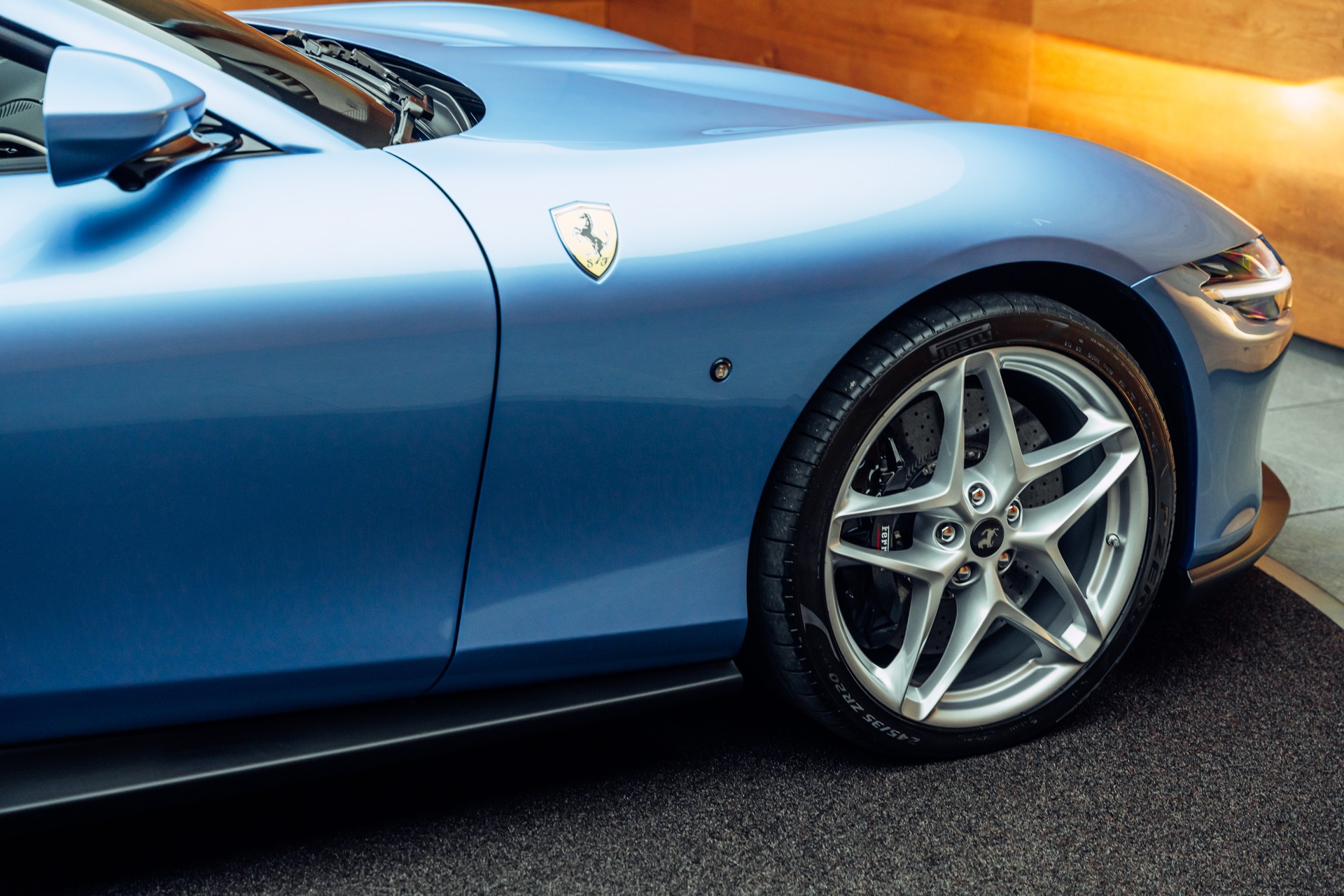 FERRARI Roma 3.9 V8 T Spider Azzurro California-image-22