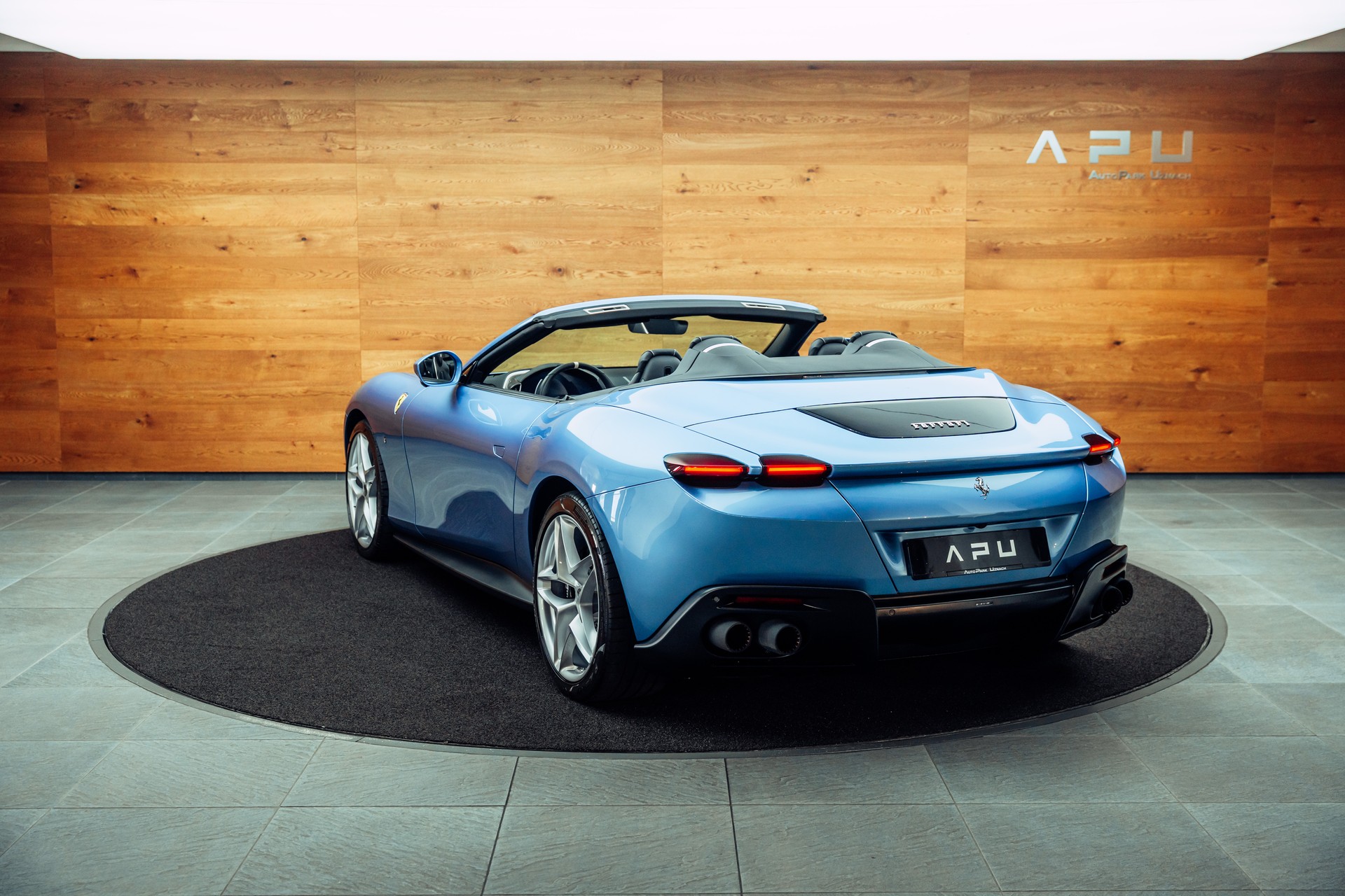 FERRARI Roma 3.9 V8 T Spider Azzurro California-showroom-element-2