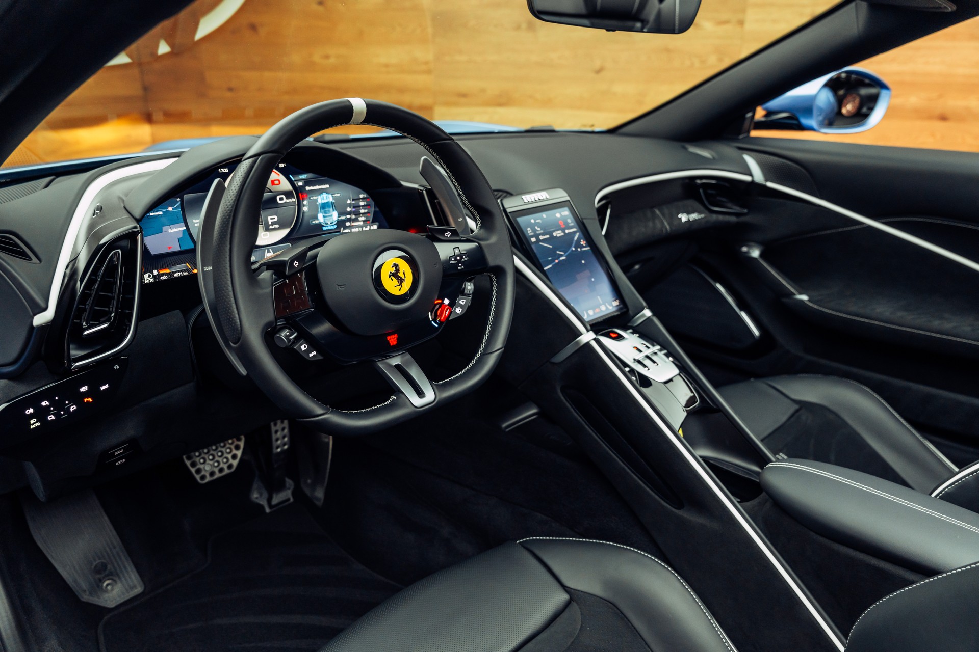 FERRARI Roma 3.9 V8 T Spider Azzurro California-image-4