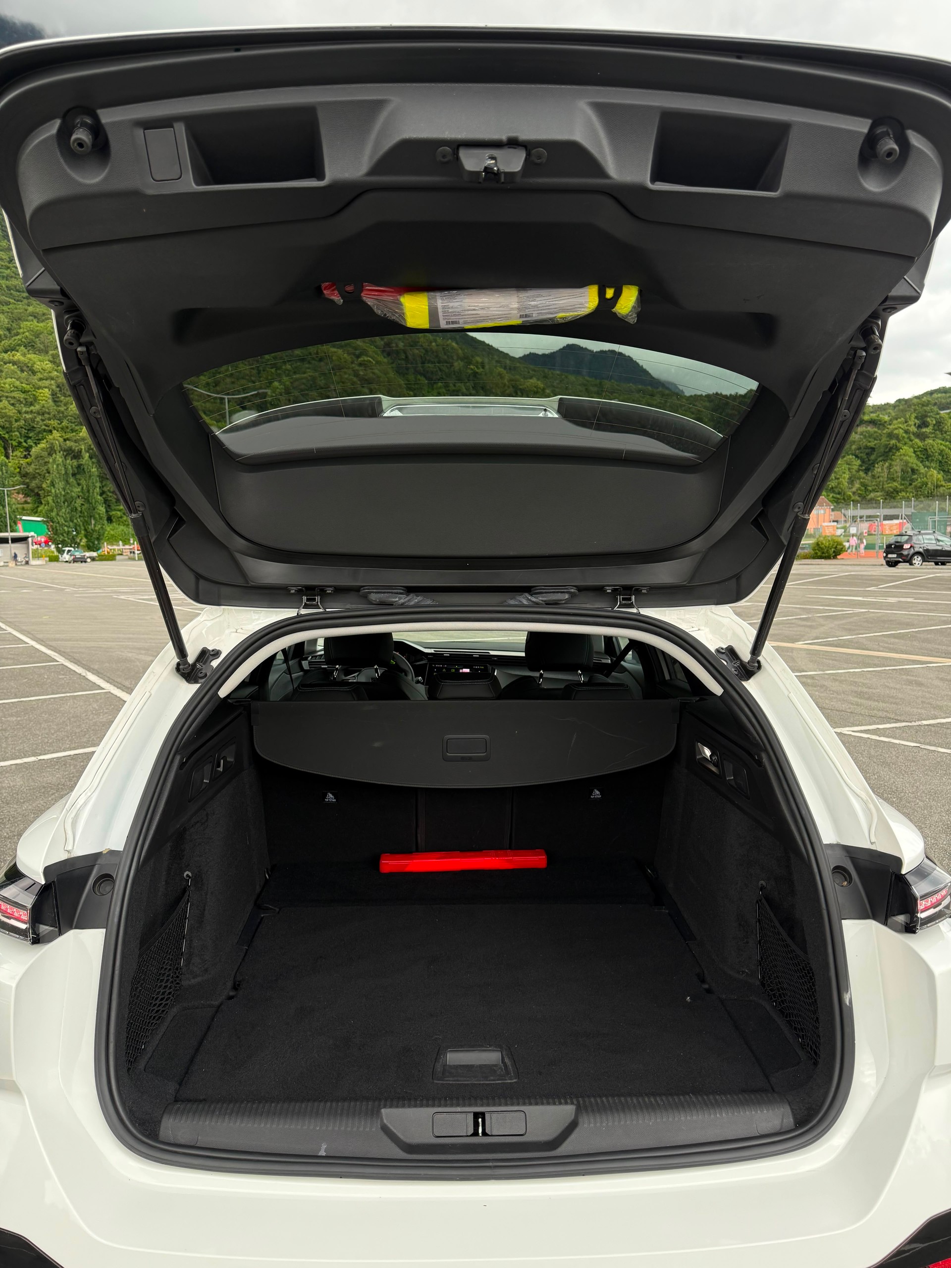 PEUGEOT 308 SW 1.5 BlueHDI Allure Pack EAT8-image-4
