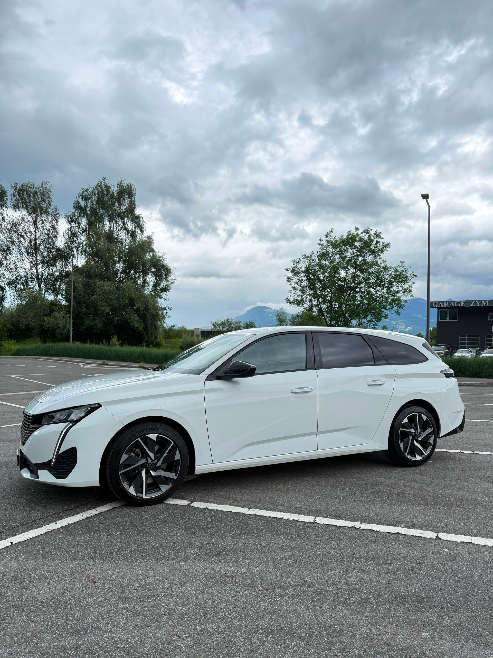 PEUGEOT 308 SW 1.5 BlueHDI Allure Pack EAT8-image-2
