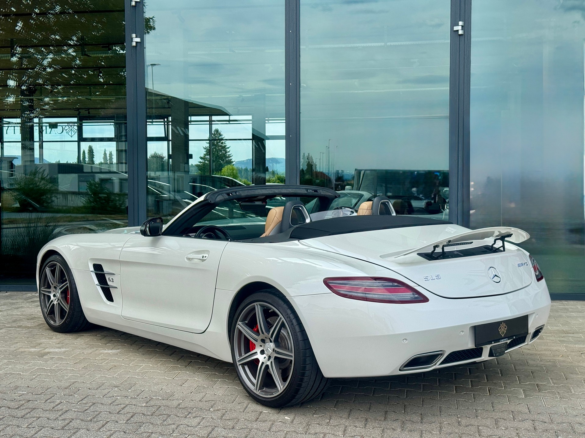 MERCEDES-BENZ SLS 63 AMG Speedshift-image-3