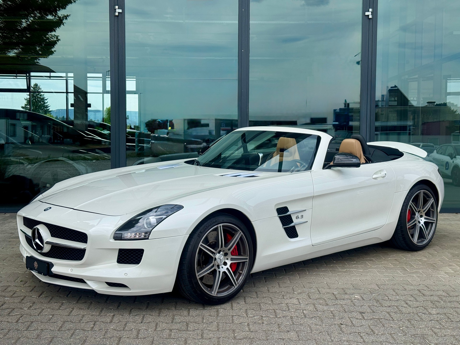 MERCEDES-BENZ SLS 63 AMG Speedshift-image-2