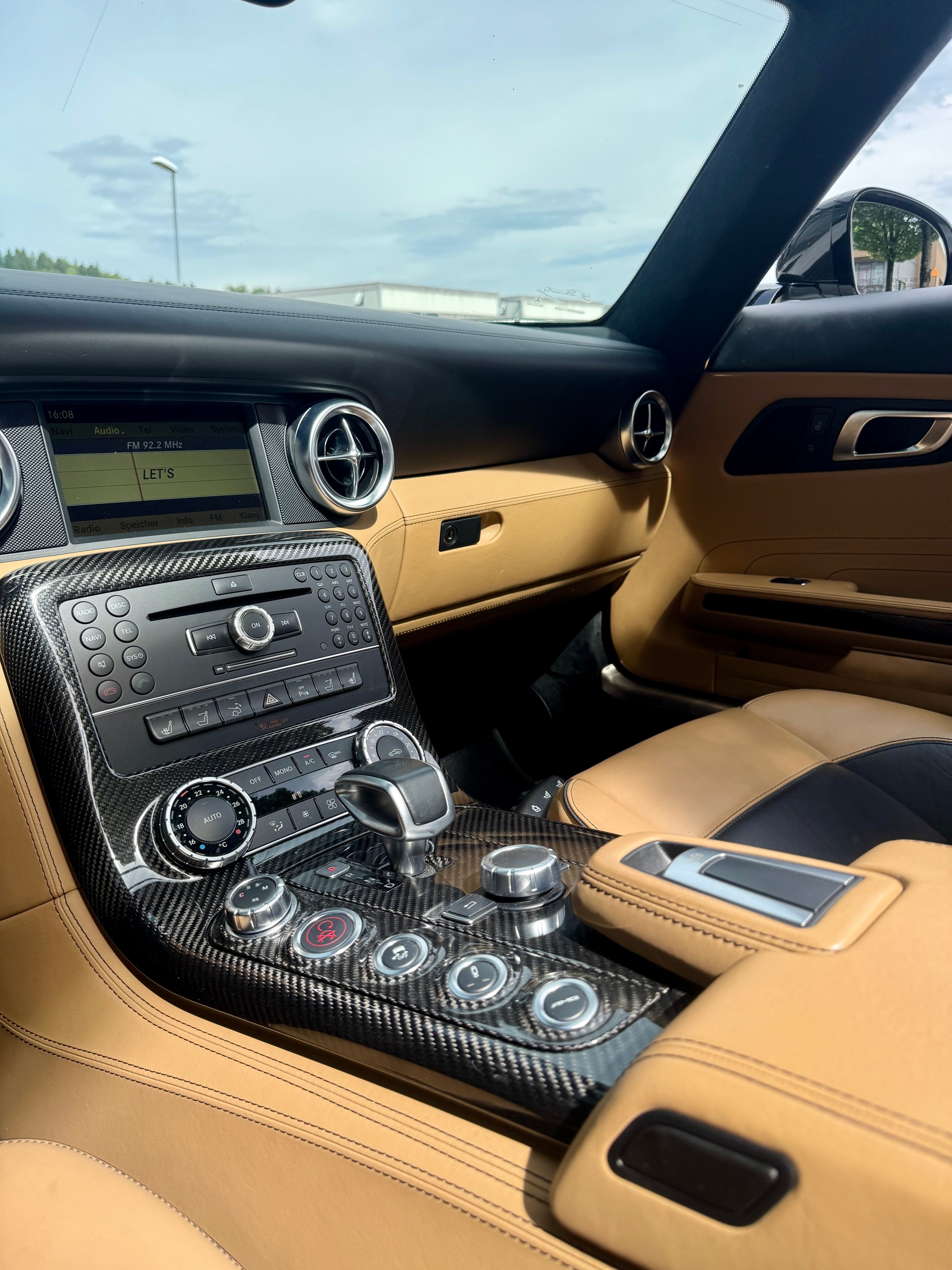 MERCEDES-BENZ SLS 63 AMG Speedshift-image-12