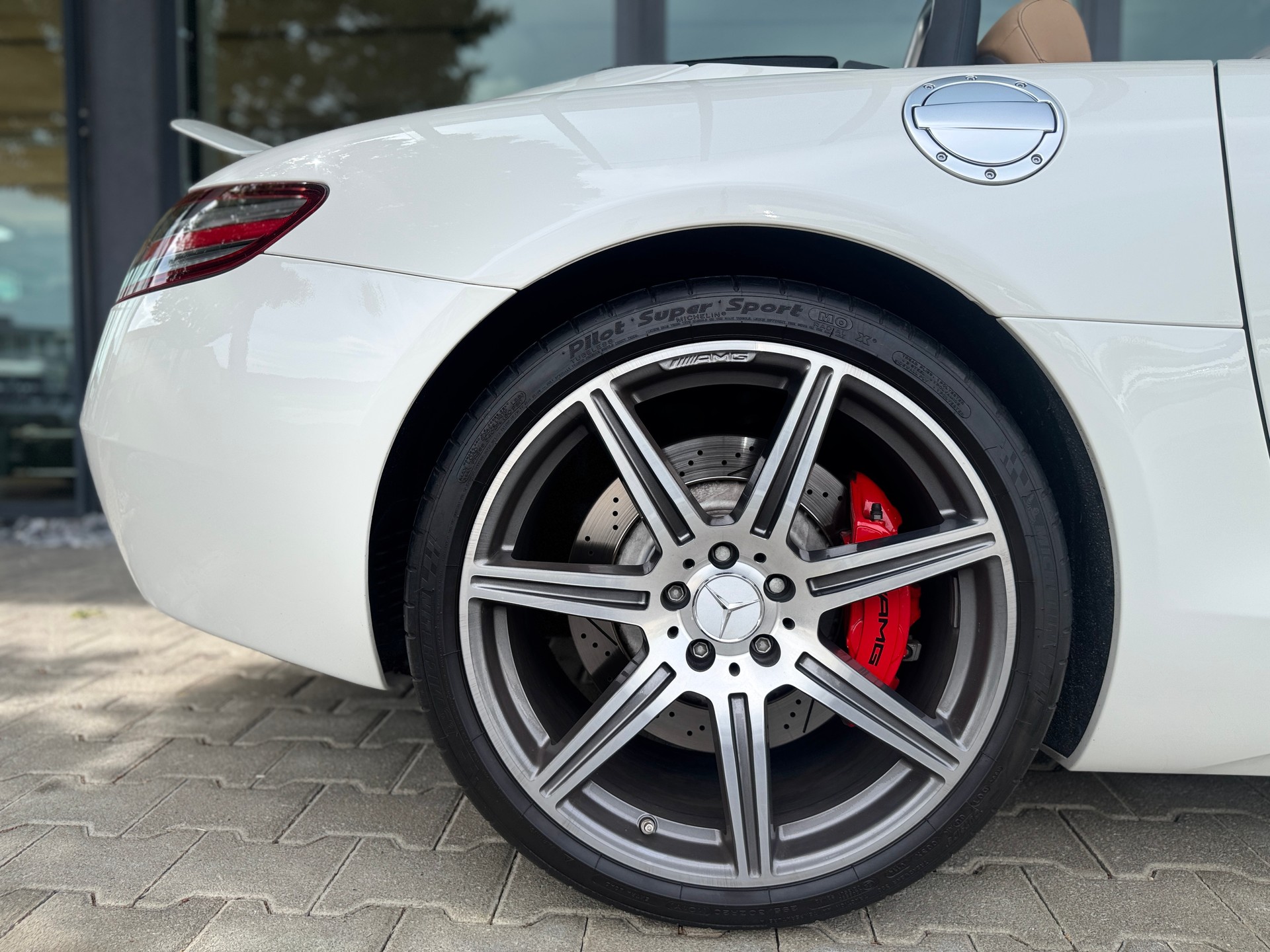 MERCEDES-BENZ SLS 63 AMG Speedshift-image-14