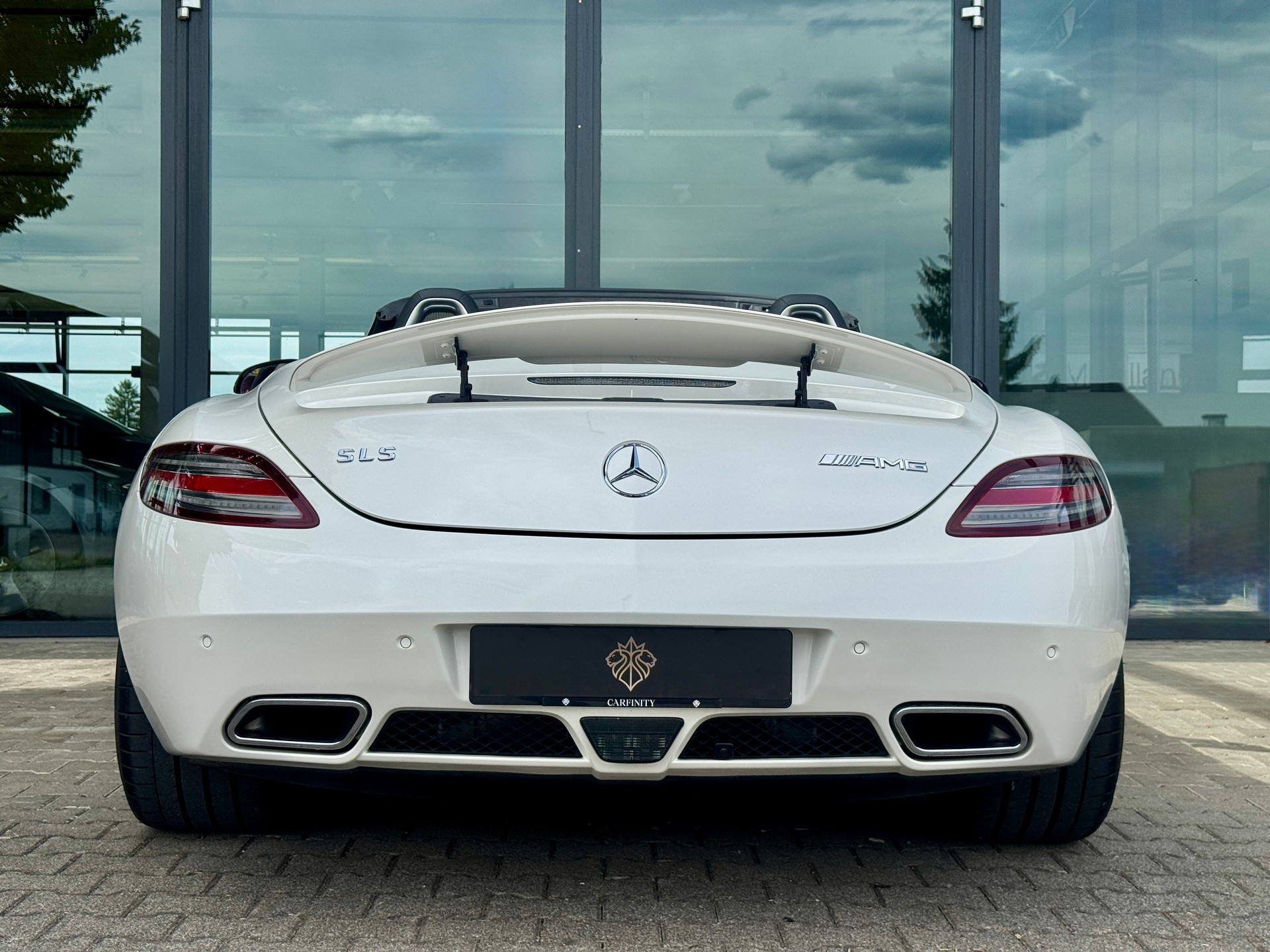 MERCEDES-BENZ SLS 63 AMG Speedshift-image-4
