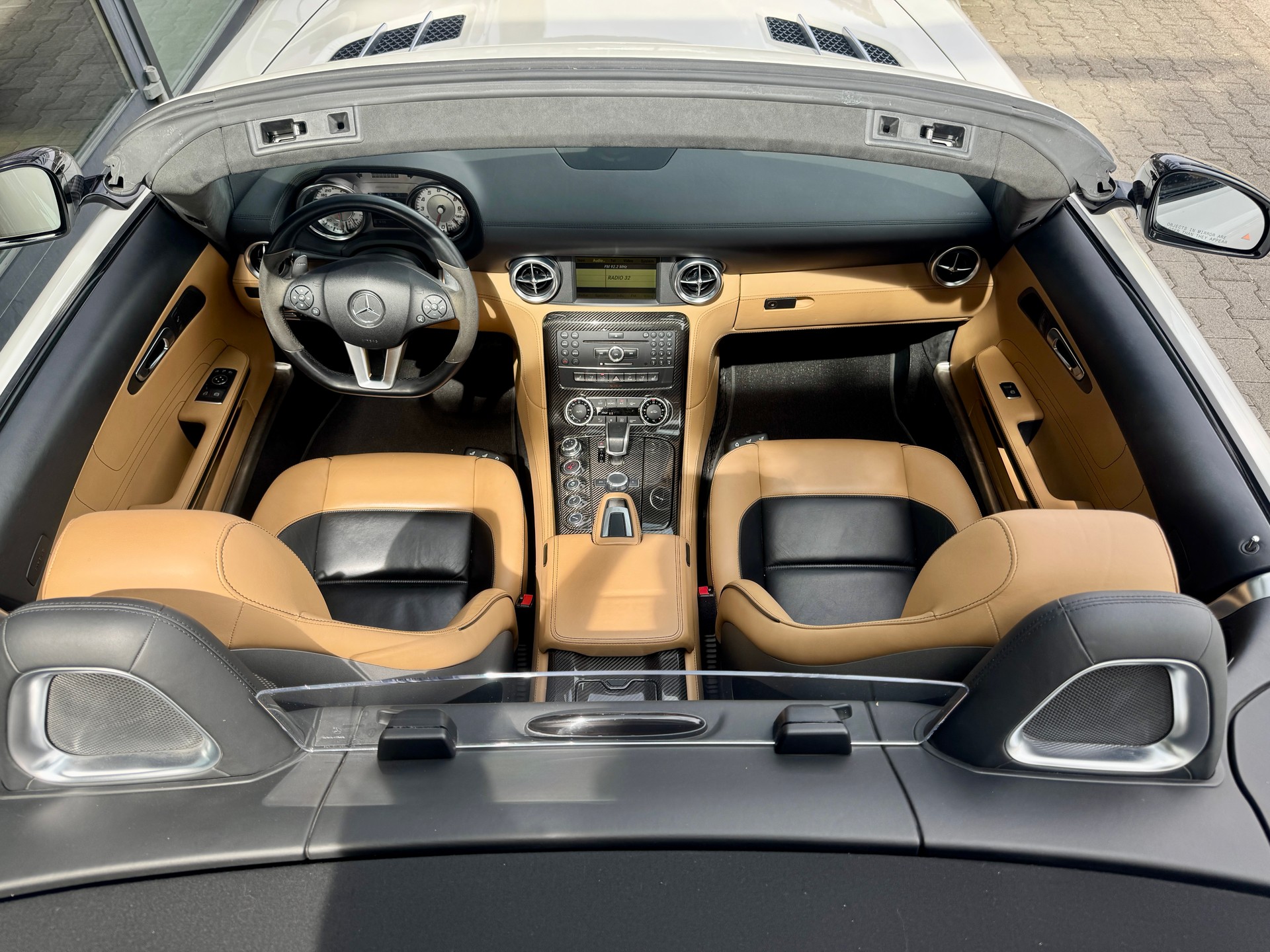MERCEDES-BENZ SLS 63 AMG Speedshift-image-8