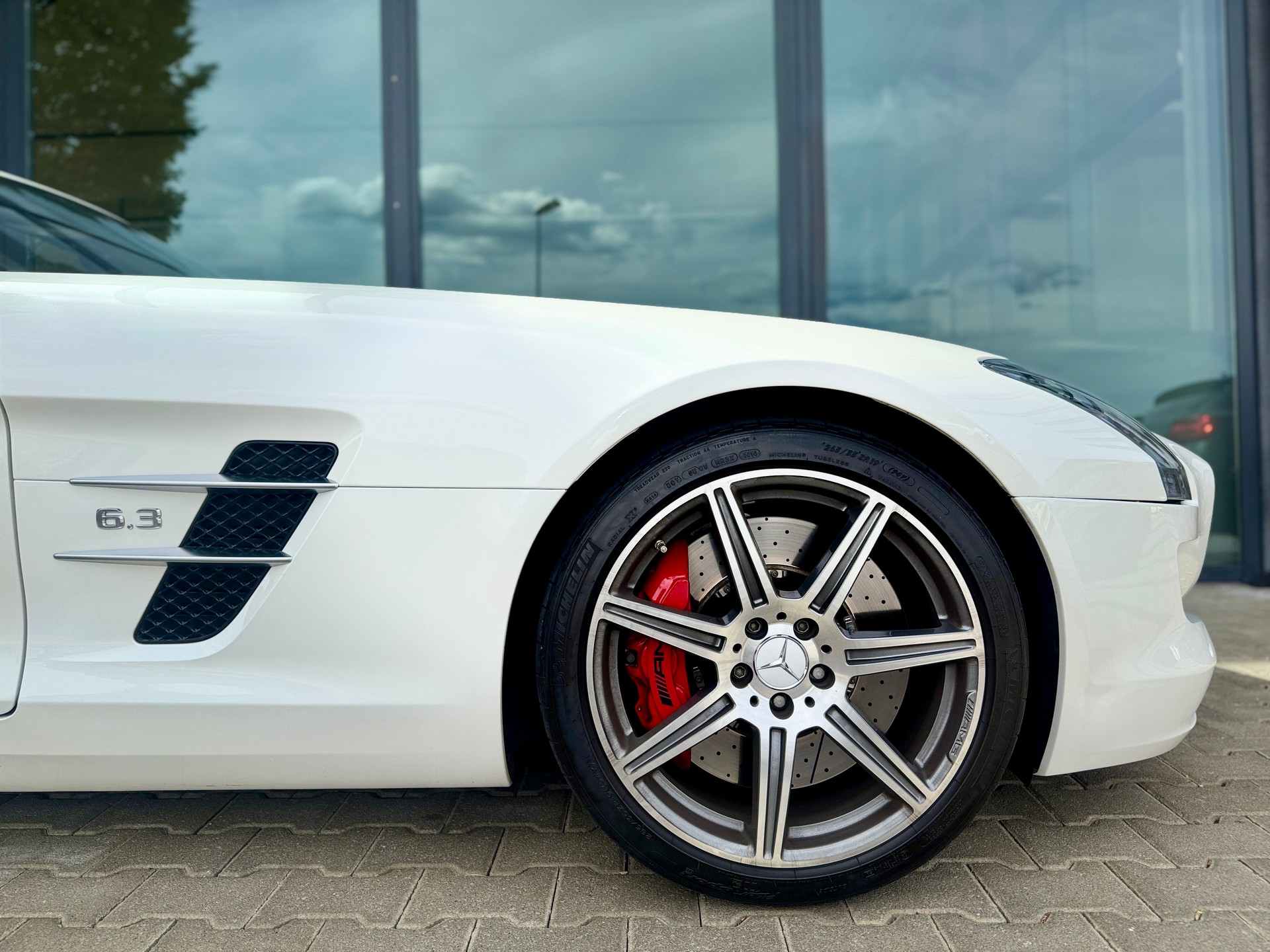MERCEDES-BENZ SLS 63 AMG Speedshift-image-15