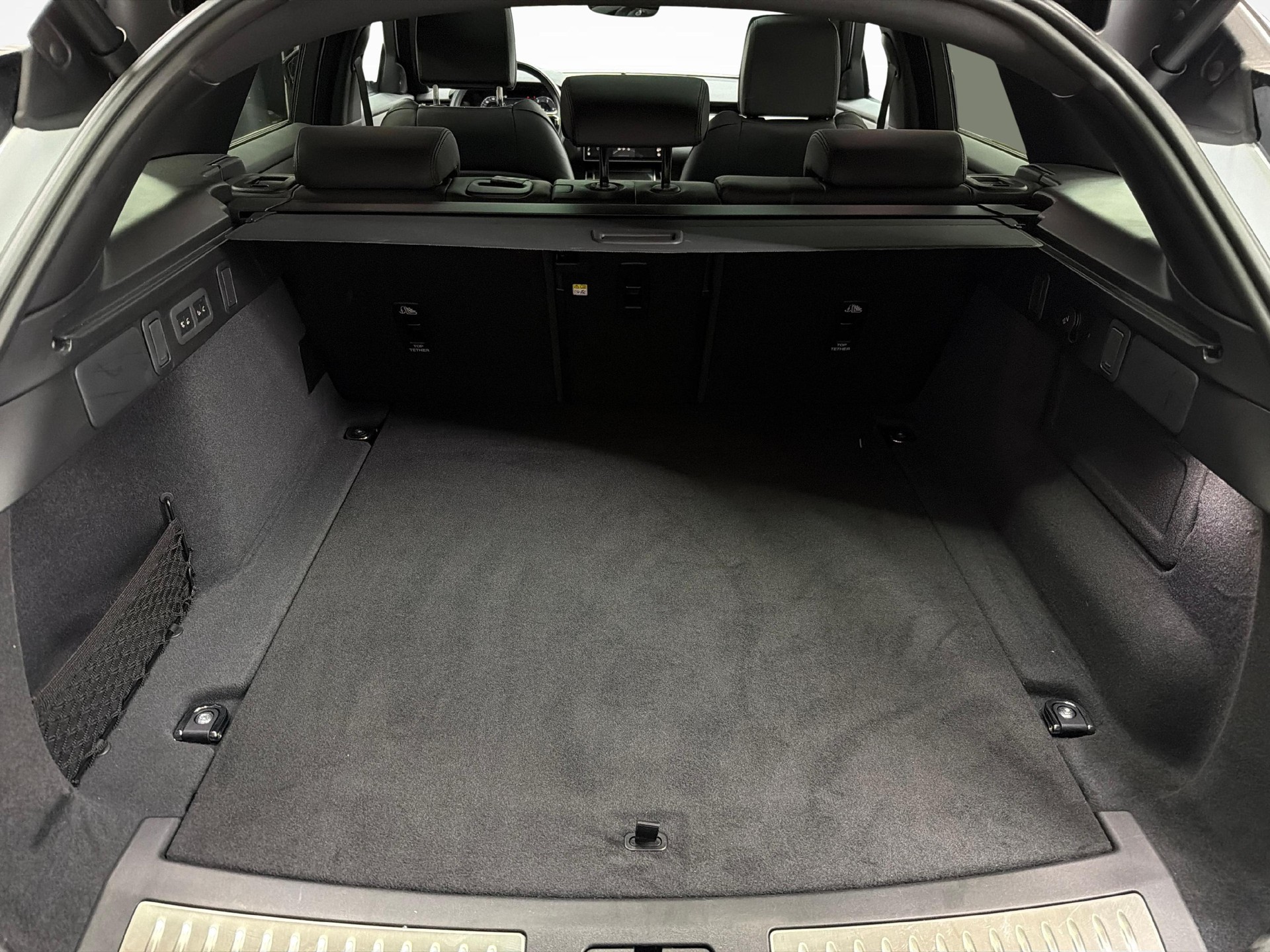 LAND ROVER Range Rover Velar 3.0 D I6 300 Dynamic HSE-image-11