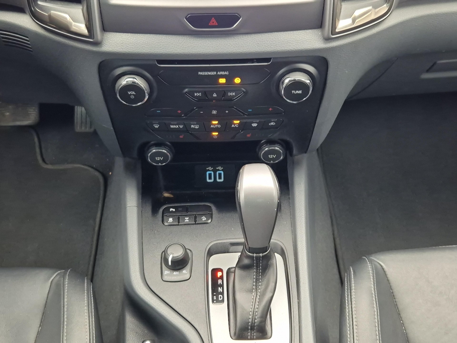 FORD Ranger DKab.Pick-up 2.2 TDCi 4x4 Limited-image-15