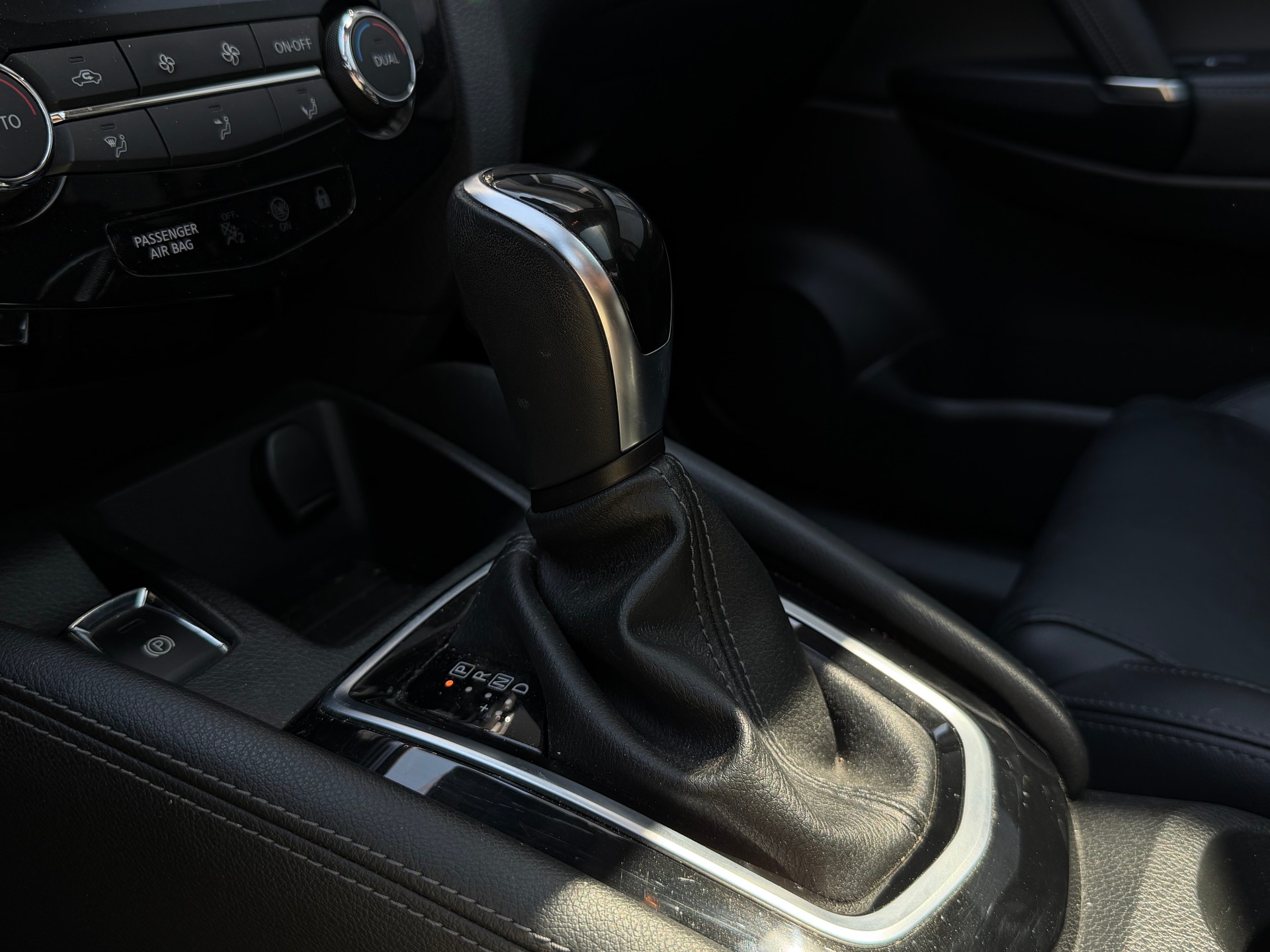 NISSAN Qashqai 1.7 dCi tekna Xtronic ALL-MODE 4x4-image-8