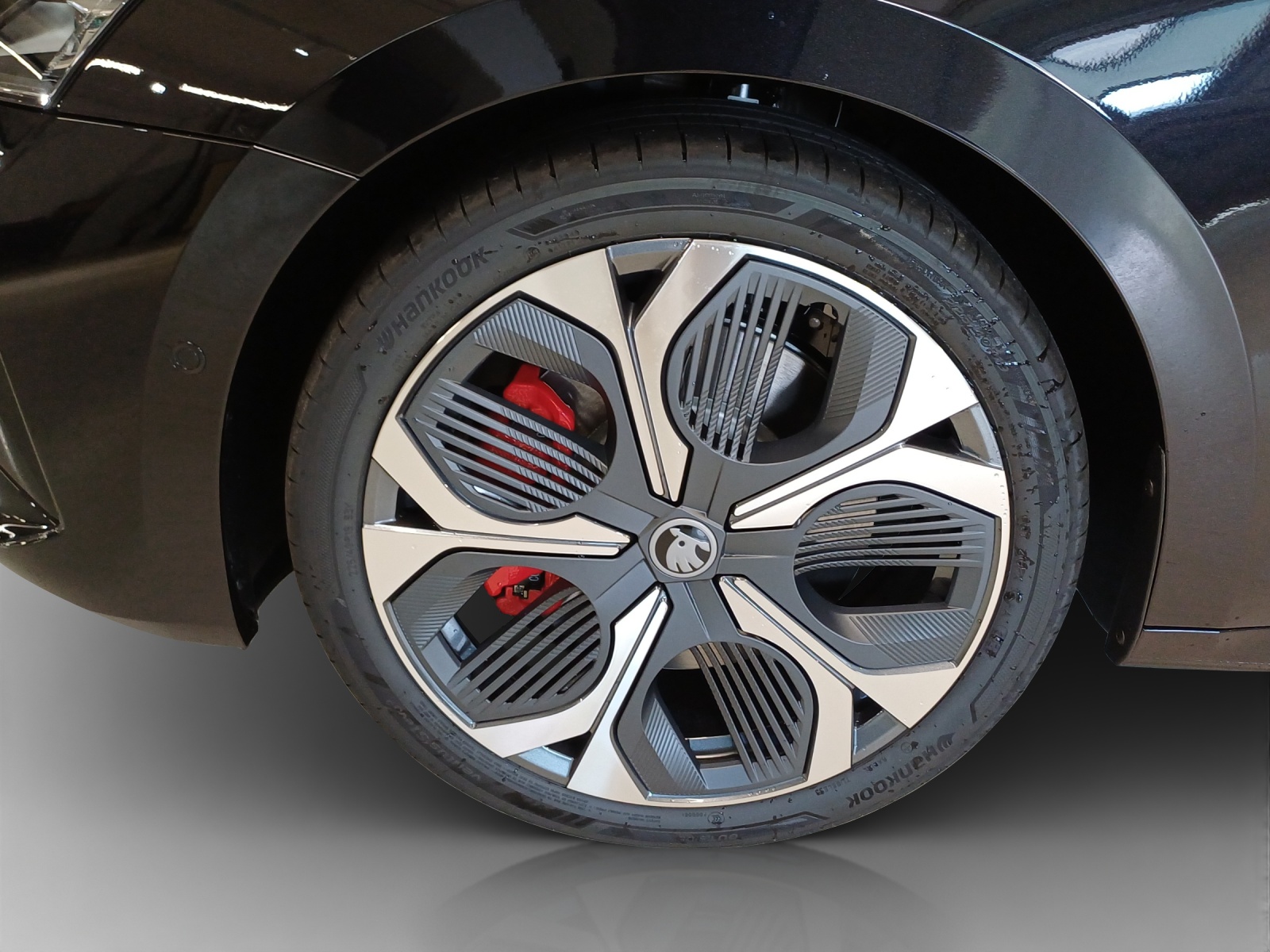 SKODA Octavia Combi 2.0 TSI DSG RS 30 Years Edition-image-13