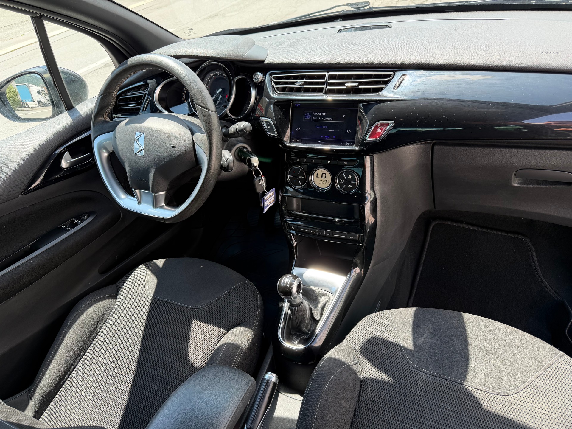 DS AUTOMOBILES DS 3 1.2 PureTech SO Chic-image-6