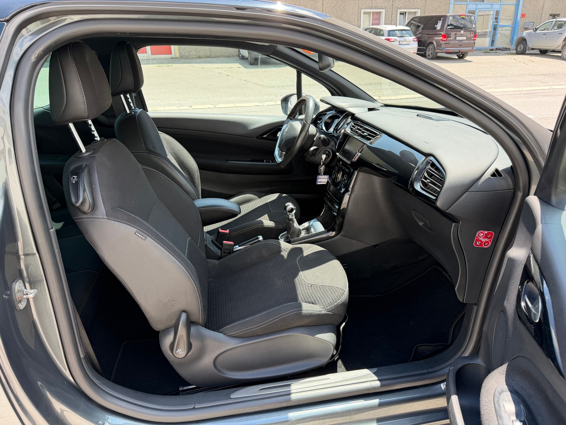 DS AUTOMOBILES DS 3 1.2 PureTech SO Chic-image-5