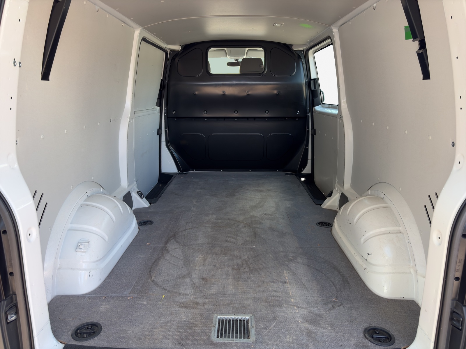 VW T6.1 2.0 TDI 4Motion DSG-image-12