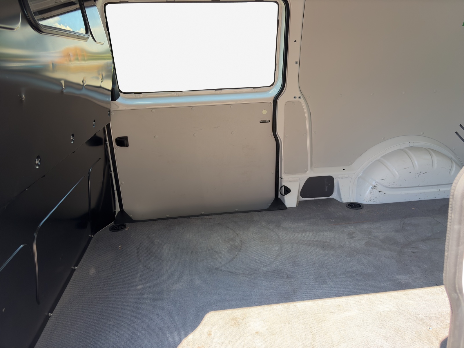 VW T6.1 2.0 TDI 4Motion DSG-image-11