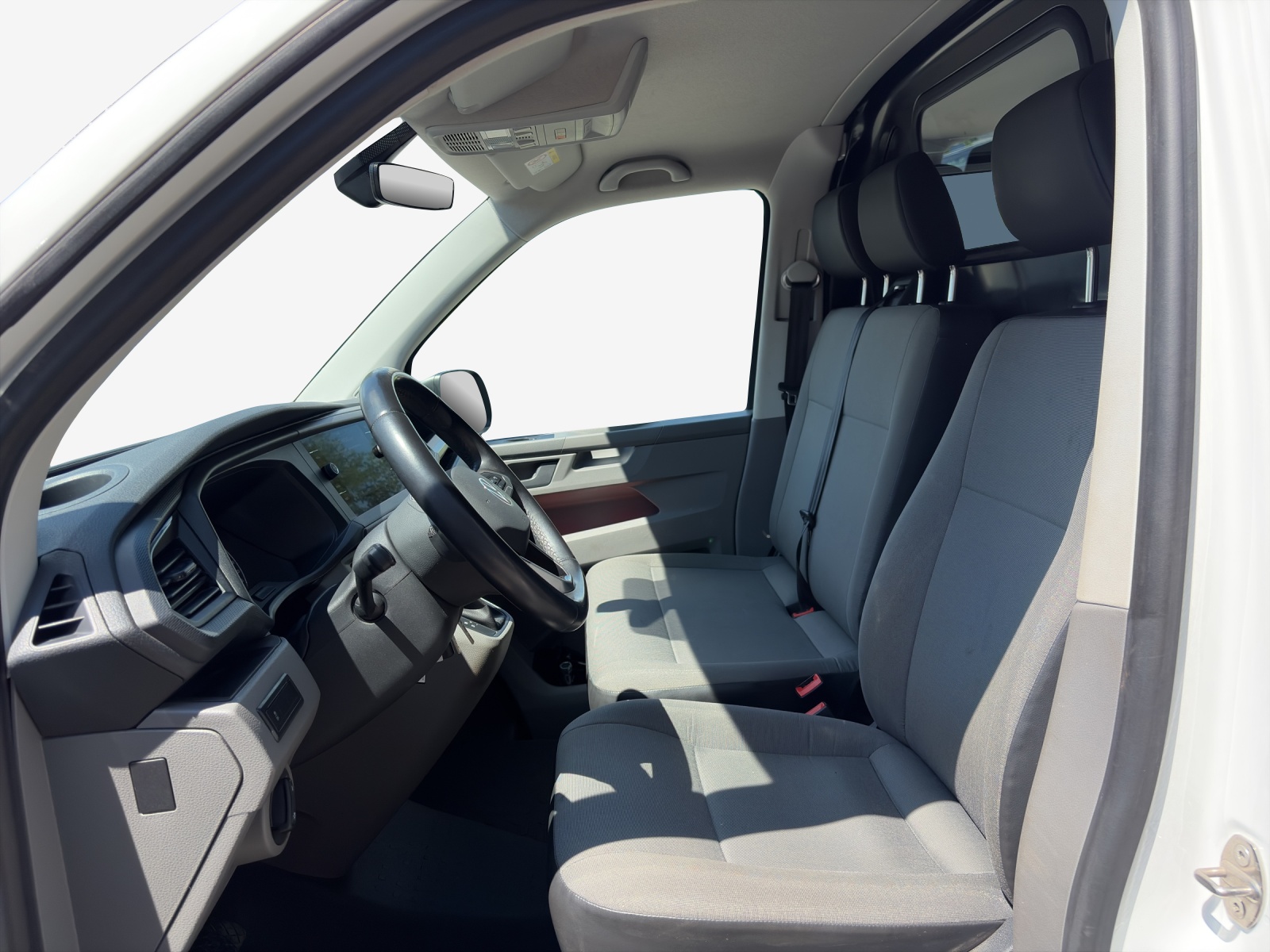 VW T6.1 2.0 TDI 4Motion DSG-image-7
