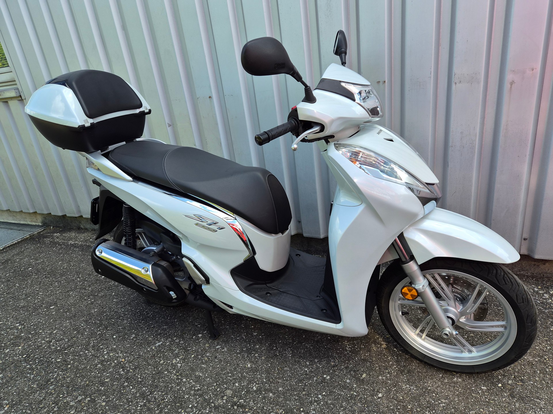 HONDA SH 300 i ABS-showroom-element-1