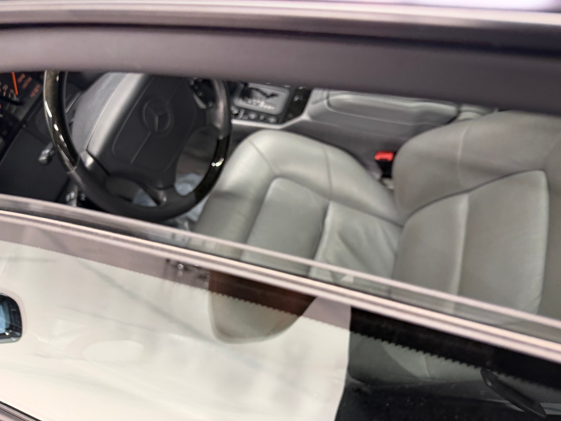 MERCEDES-BENZ S 500 Lang Automatic *One-owner vehicle*Well maintained*Full service history*Freshly serviced before delivery*-image-24