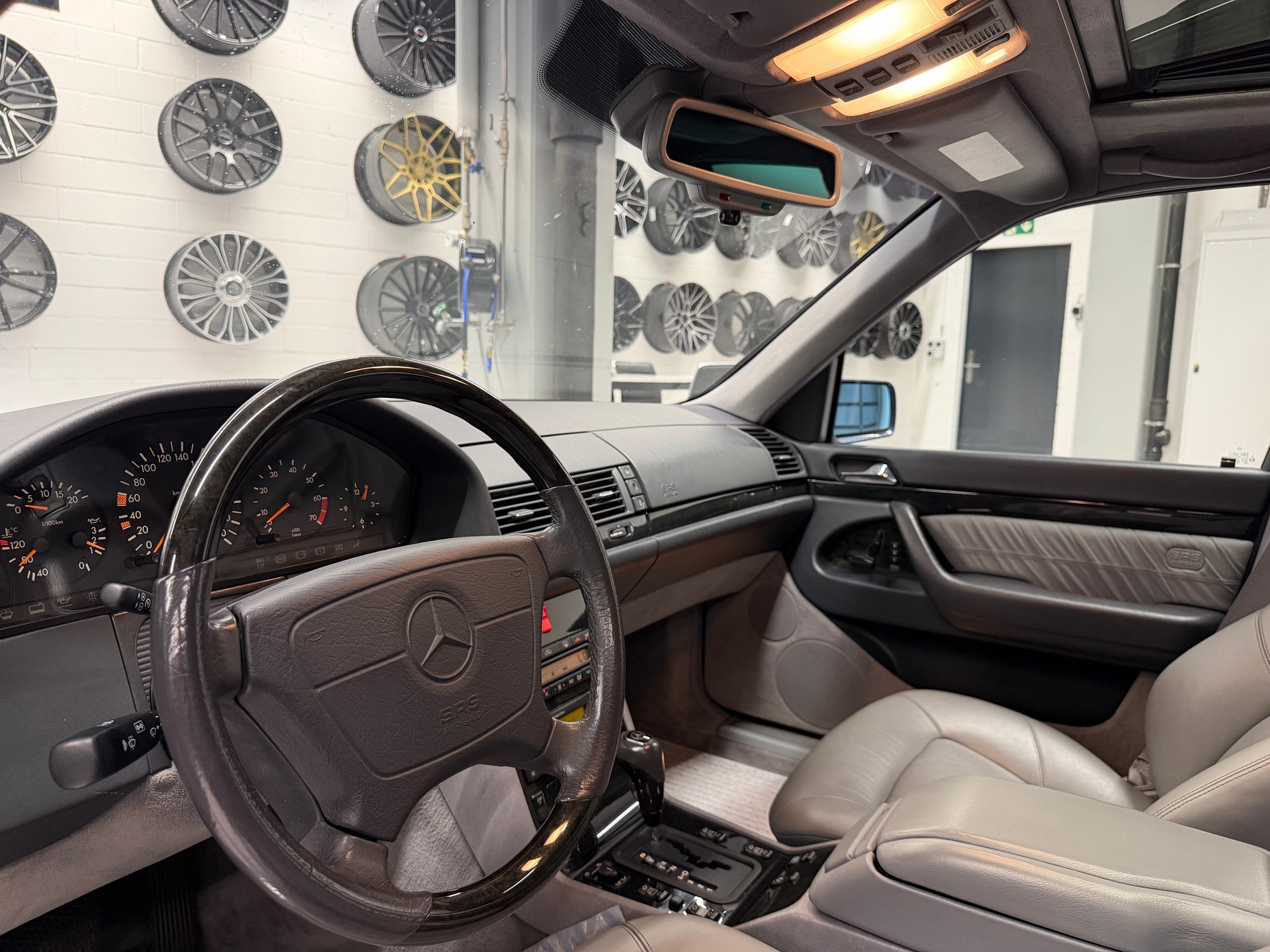 MERCEDES-BENZ S 500 Lang Automatic *One-owner vehicle*Well maintained*Full service history*Freshly serviced before delivery*-image-28