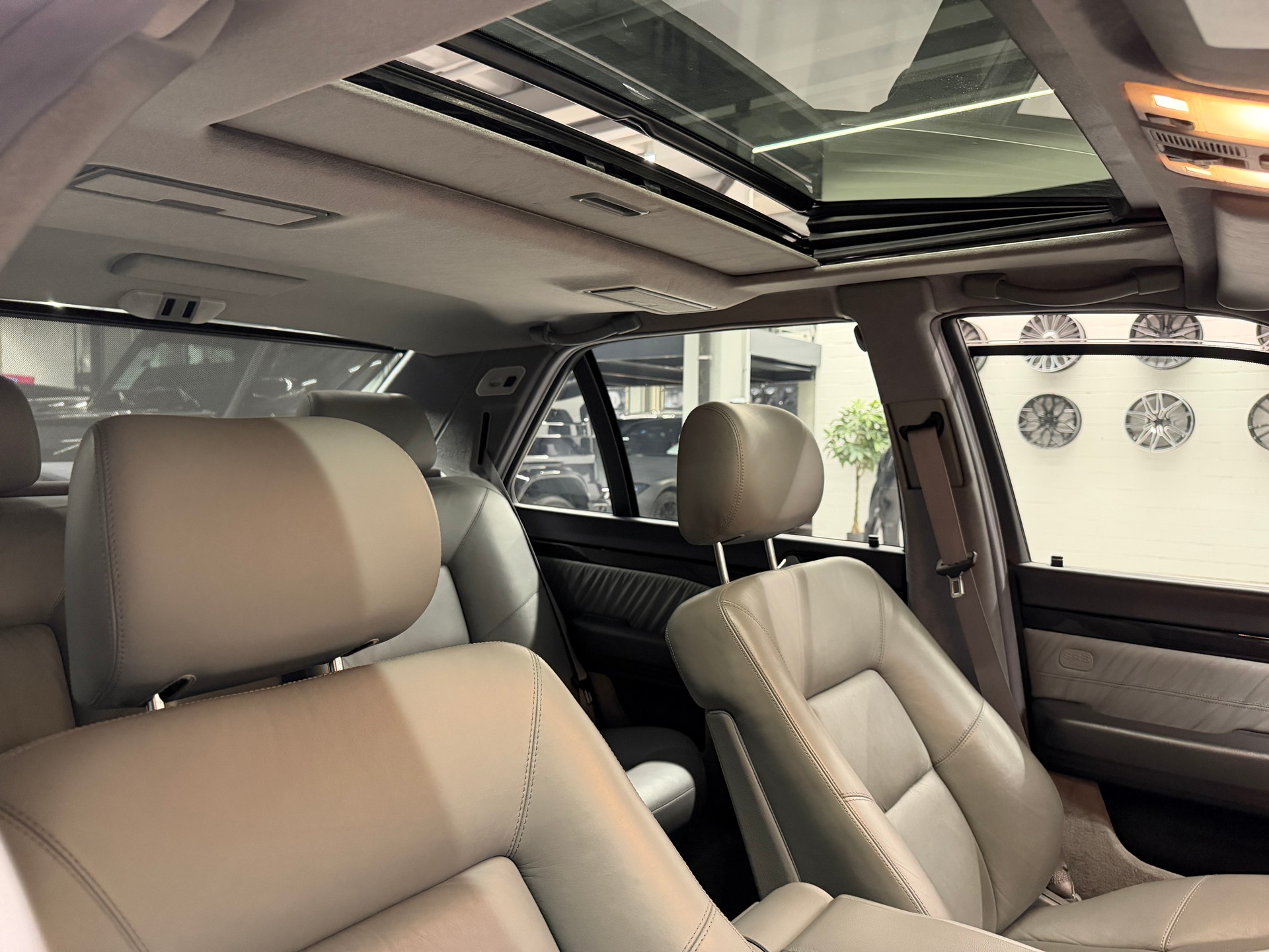 MERCEDES-BENZ S 500 Lang Automatic *One-owner vehicle*Well maintained*Full service history*Freshly serviced before delivery*-image-15