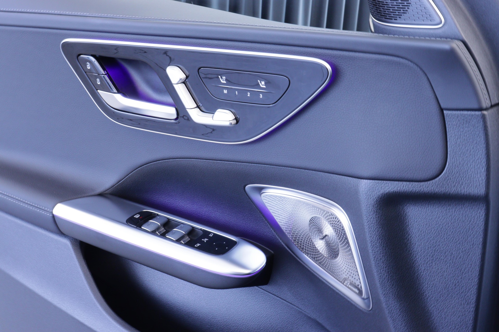 MERCEDES-BENZ C 220 d Swiss Star AMG Line 4matic Kombi-image-8