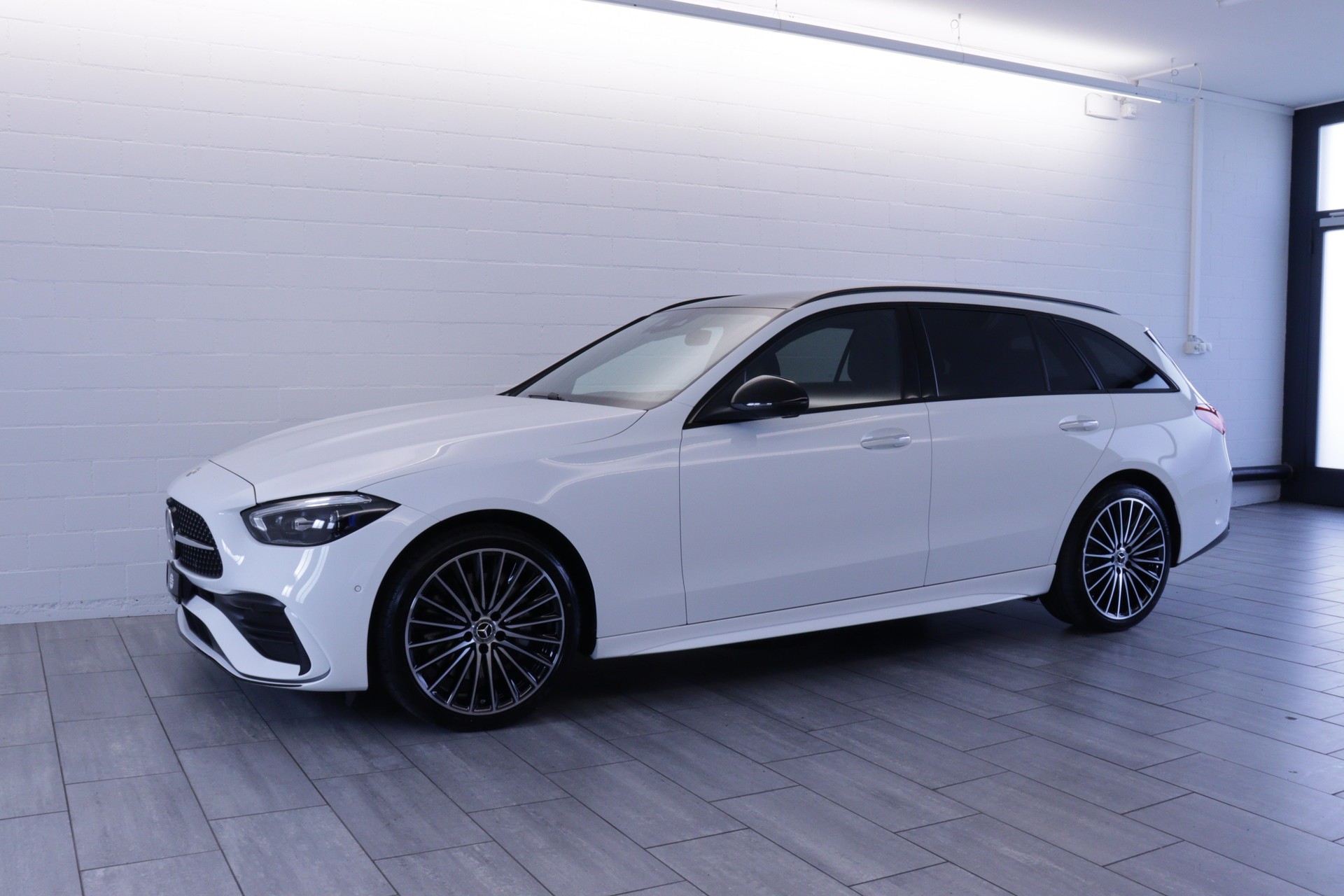 MERCEDES-BENZ C 220 d Swiss Star AMG Line 4matic Kombi-showroom-element-1