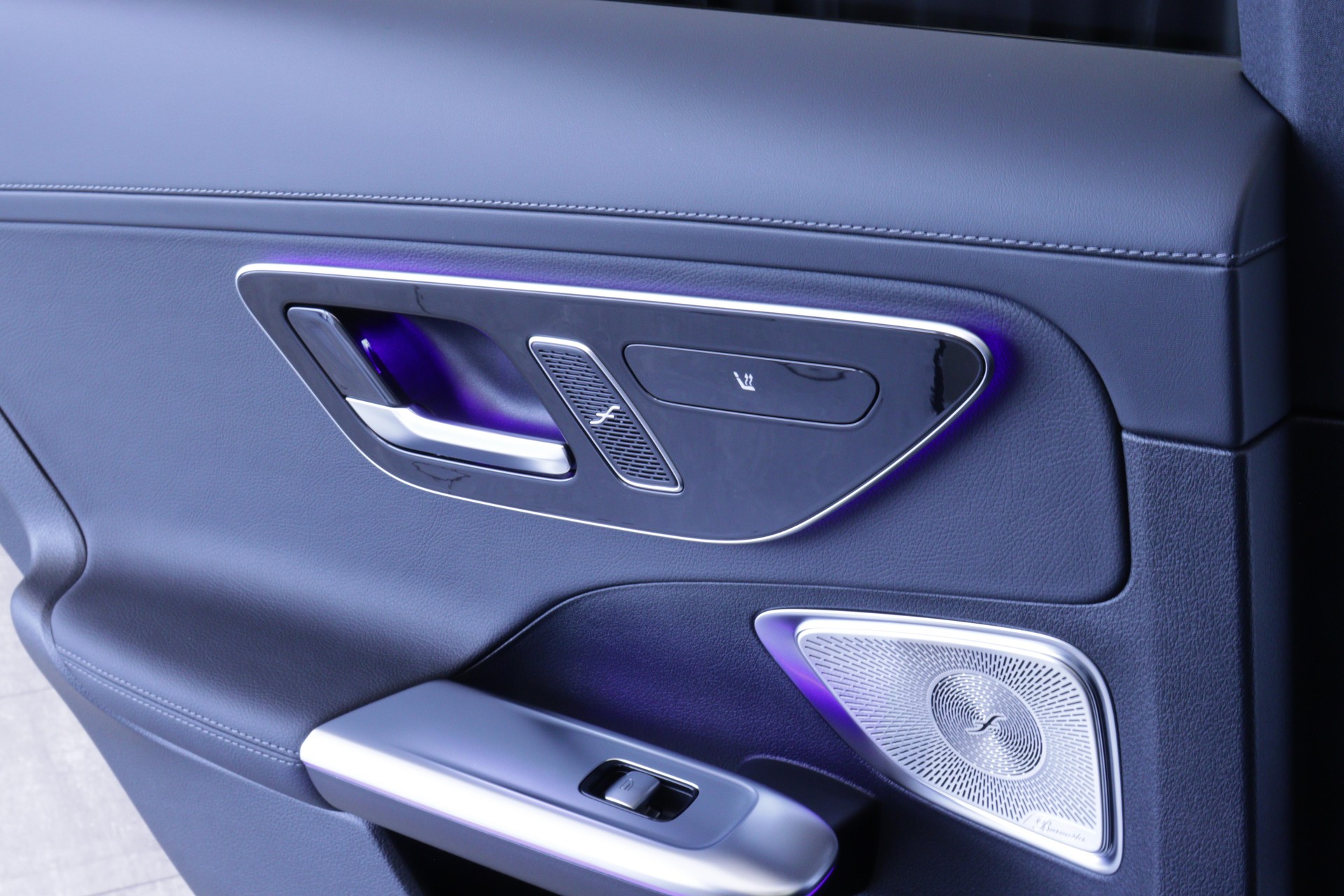 MERCEDES-BENZ C 220 d Swiss Star AMG Line 4matic Kombi-image-10