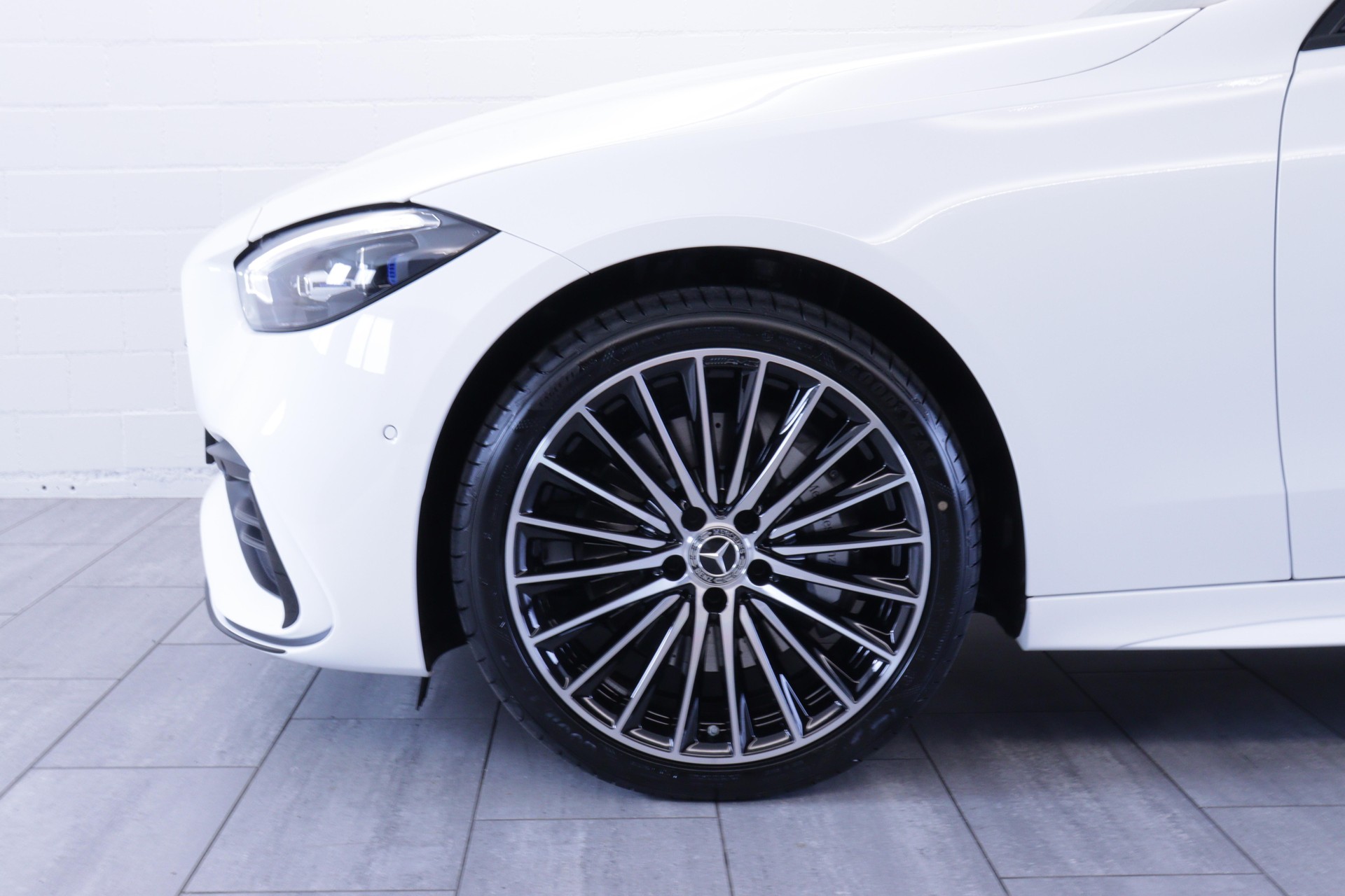 MERCEDES-BENZ C 220 d Swiss Star AMG Line 4matic Kombi-image-14