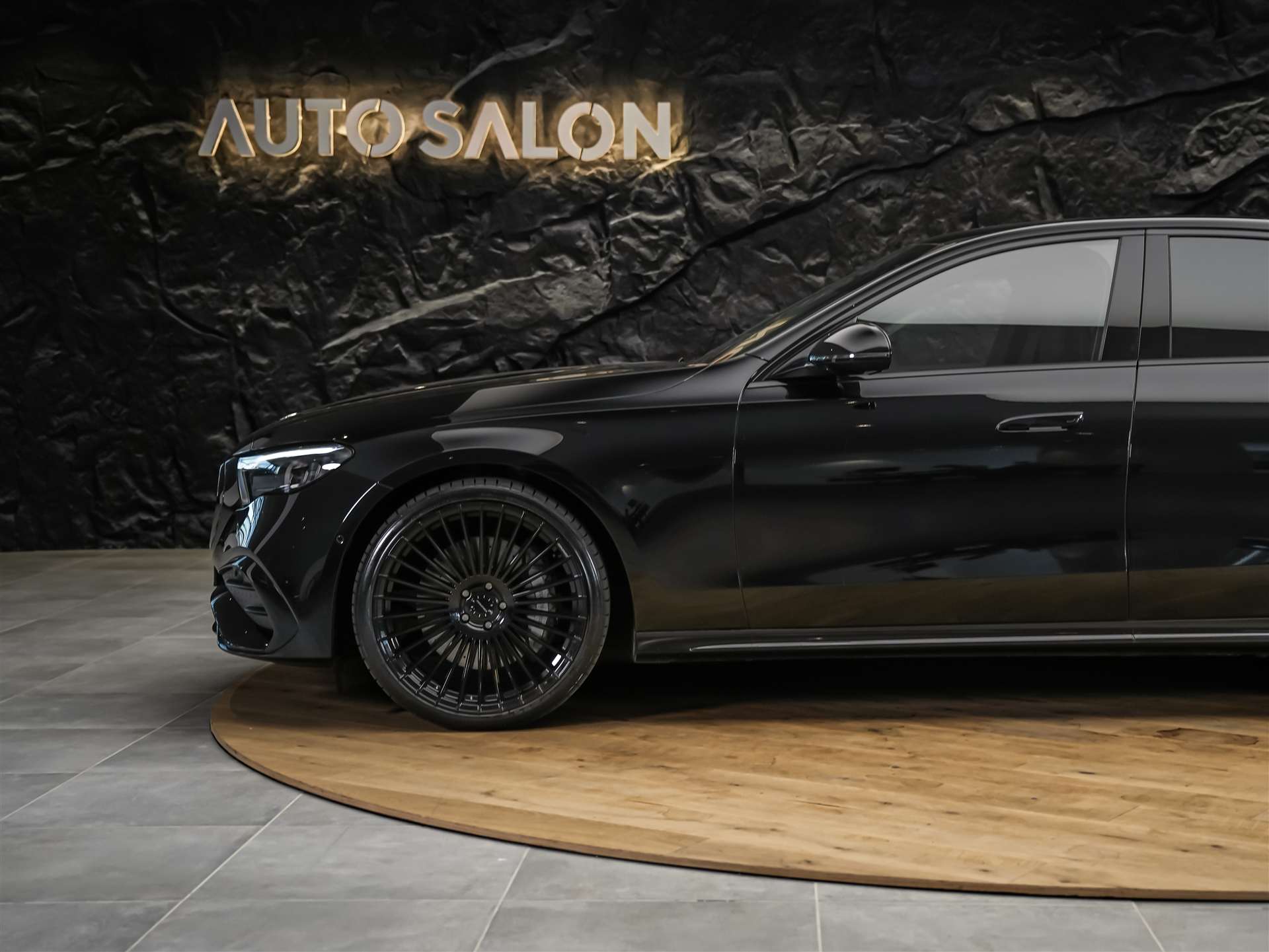 MERCEDES-BENZ E 220 d AMG Line 4Matic 9G-Tronic *Werksgarantie*21" Felgen*Abstandsregler*-image-14